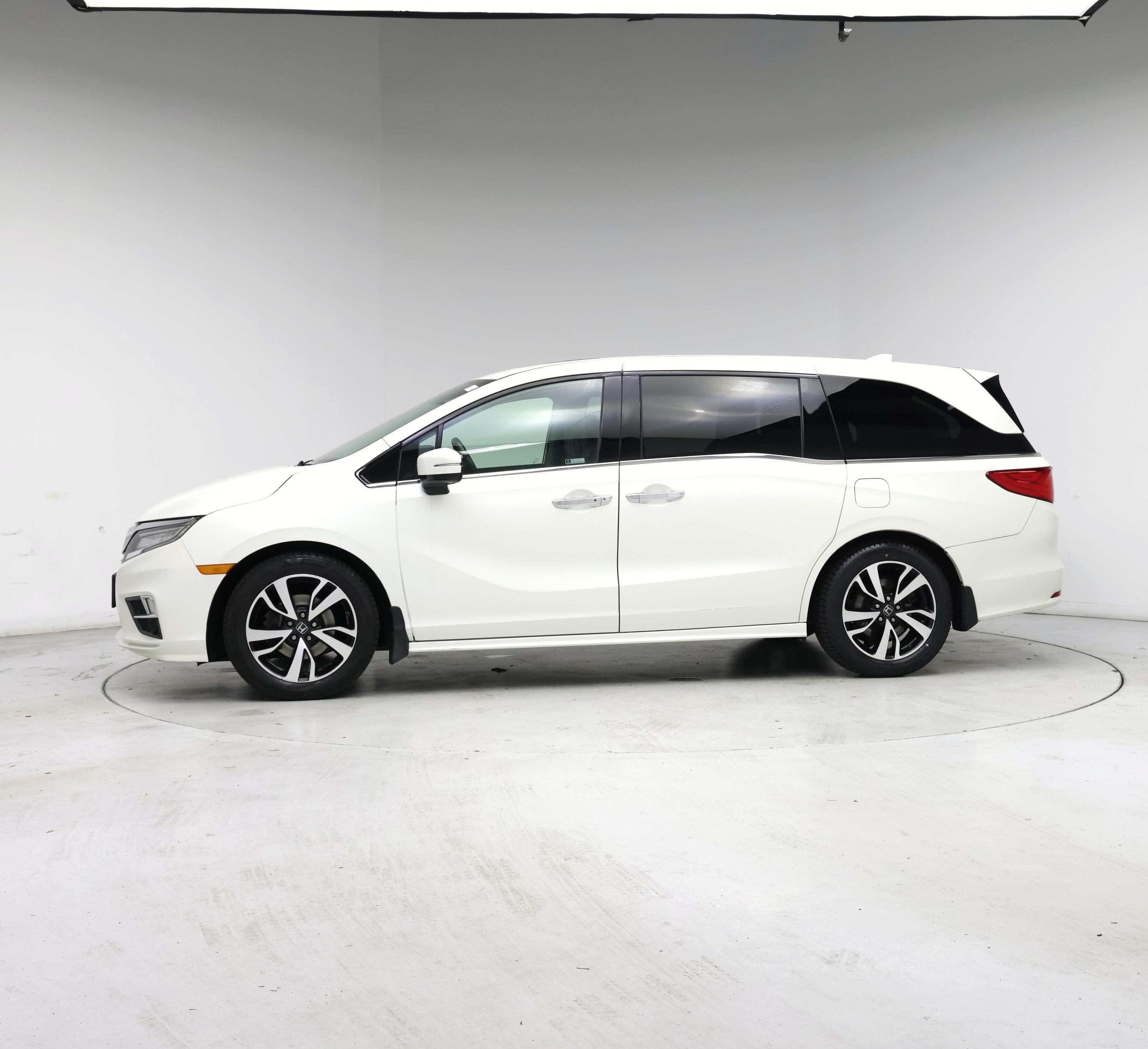 Thumbnail: 2019 Honda Odyssey - 3