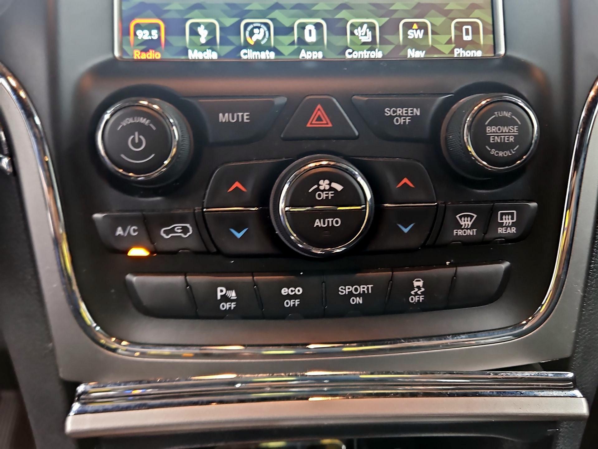Thumbnail: 2018 Jeep Grand Cherokee - 17
