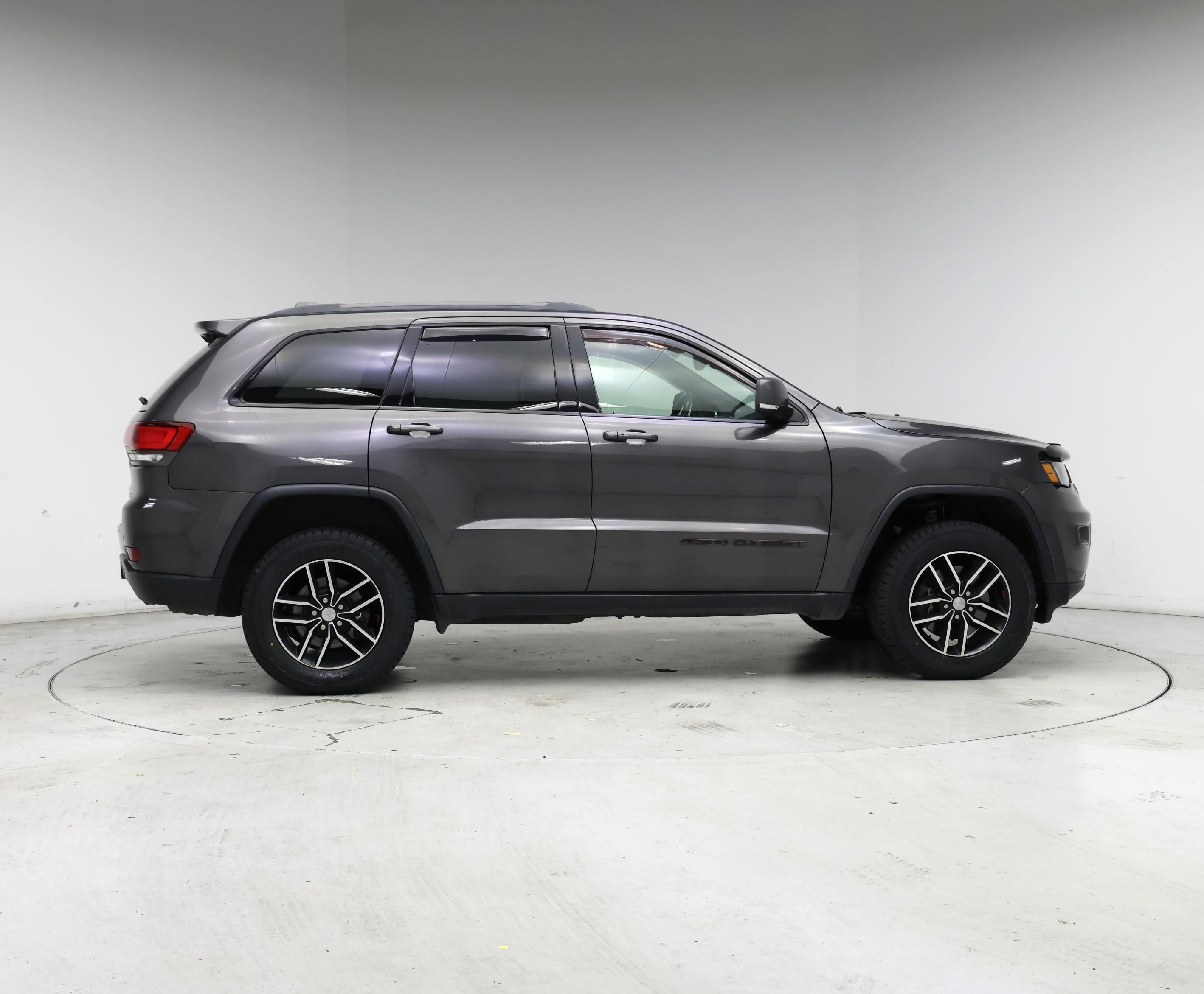 Thumbnail: 2018 Jeep Grand Cherokee - 7