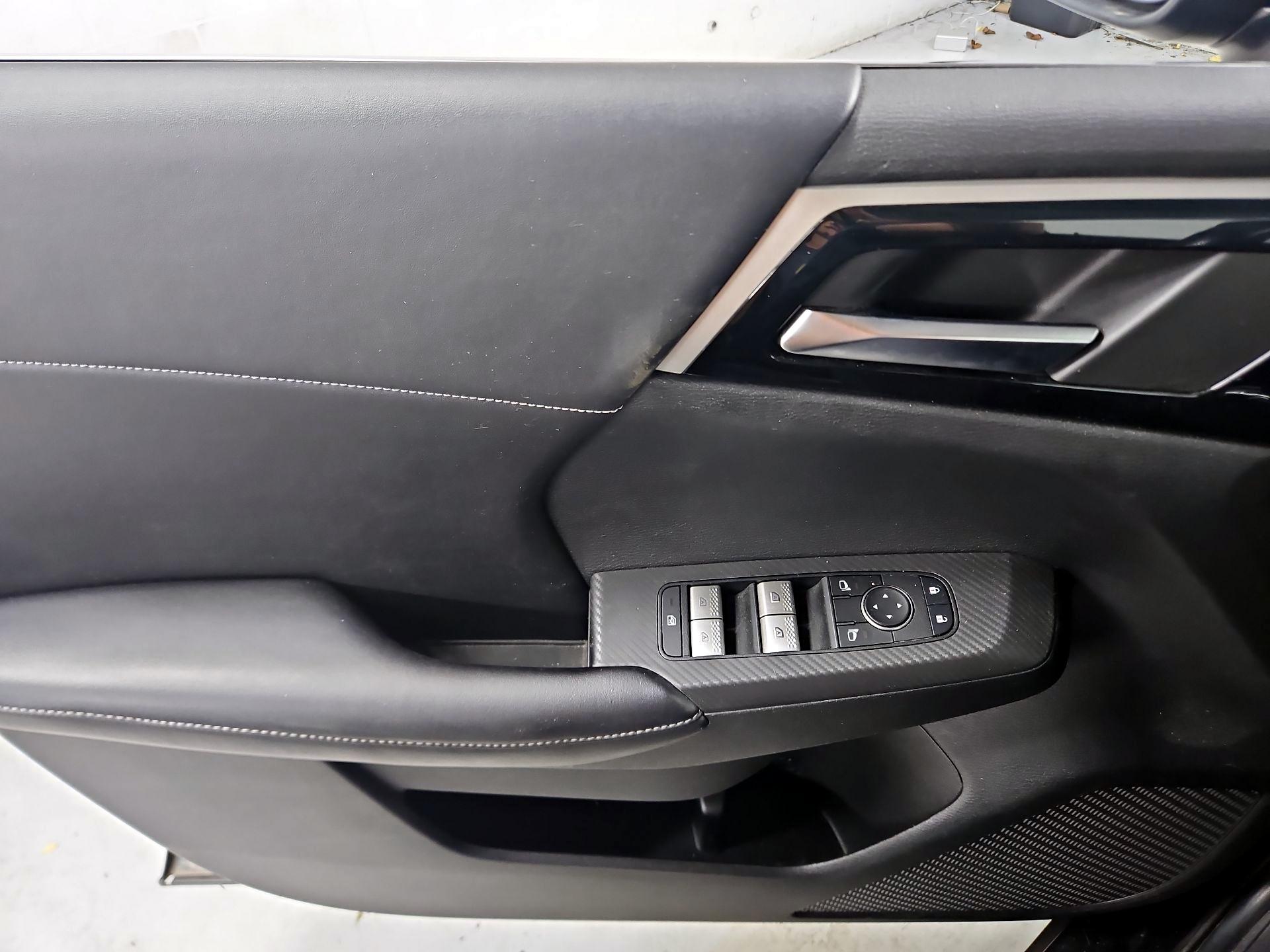 Thumbnail: 2022 Mitsubishi Outlander - 12