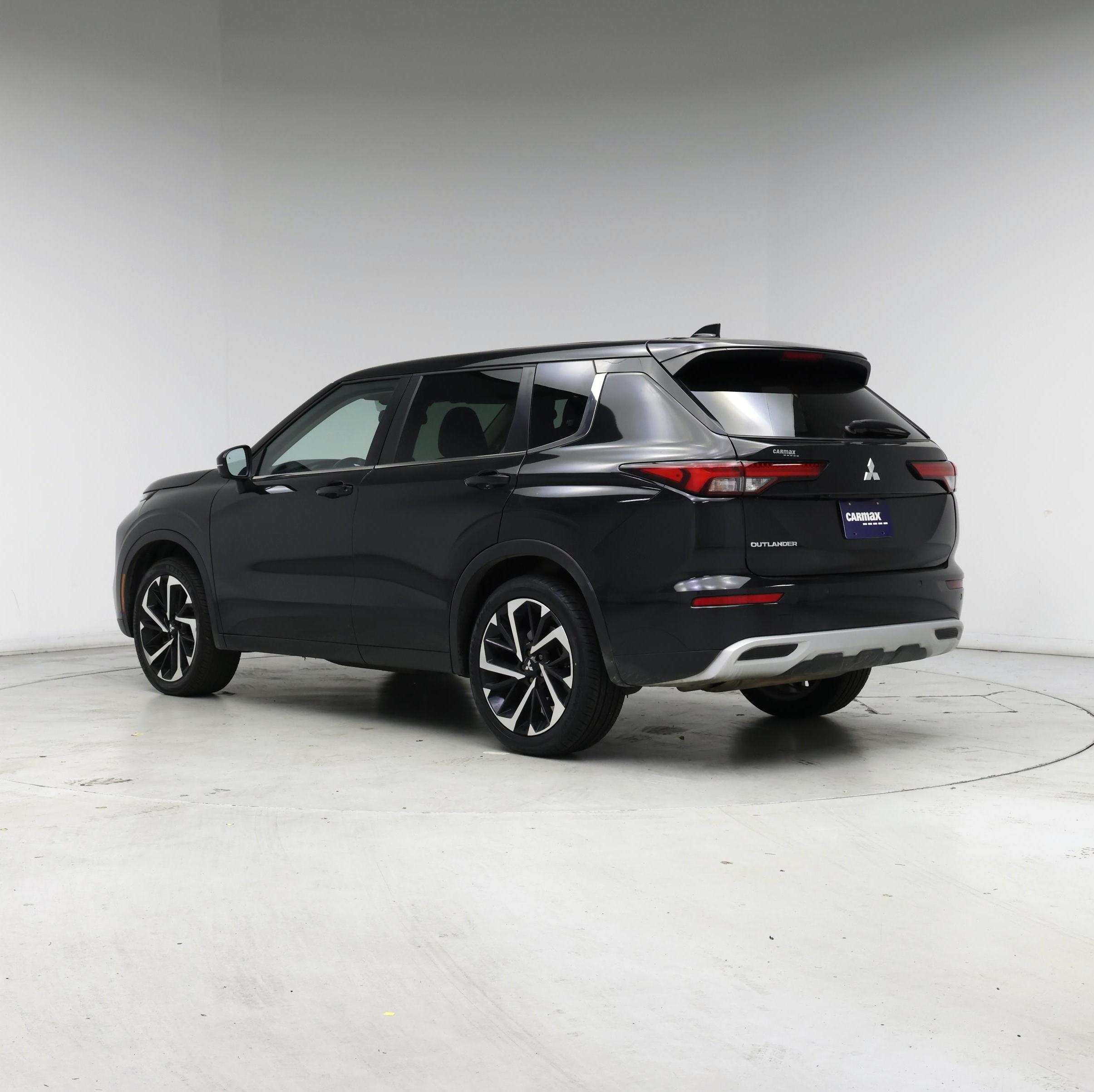 Thumbnail: 2022 Mitsubishi Outlander - 2