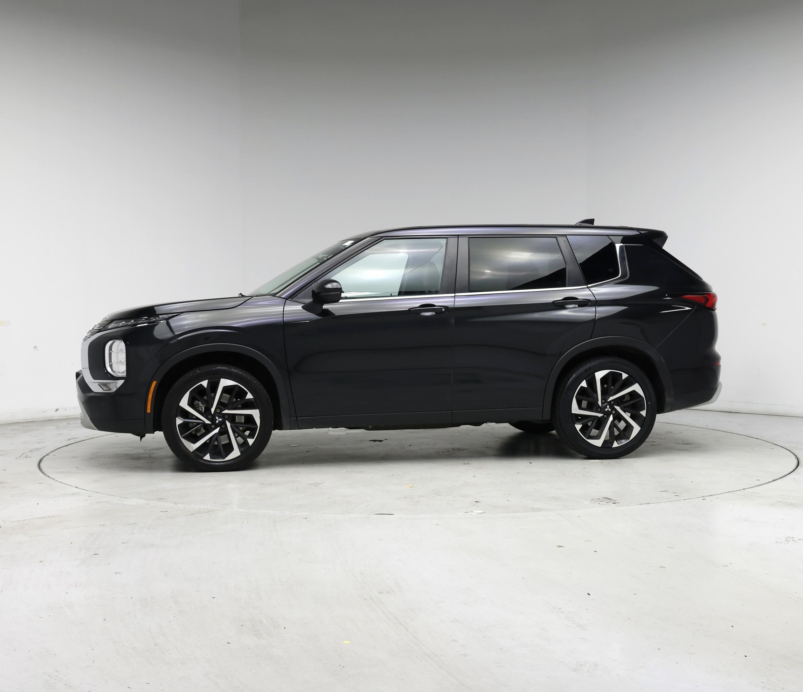 Thumbnail: 2022 Mitsubishi Outlander - 3