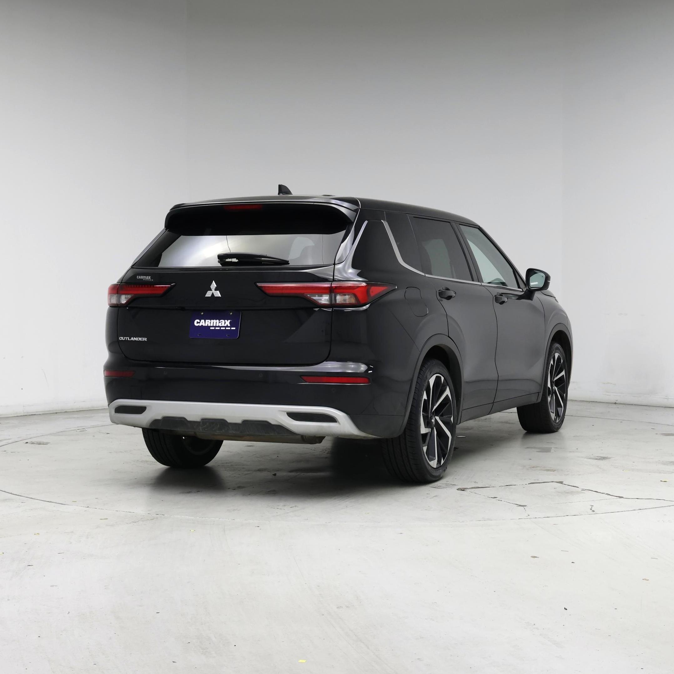 Thumbnail: 2022 Mitsubishi Outlander - 8