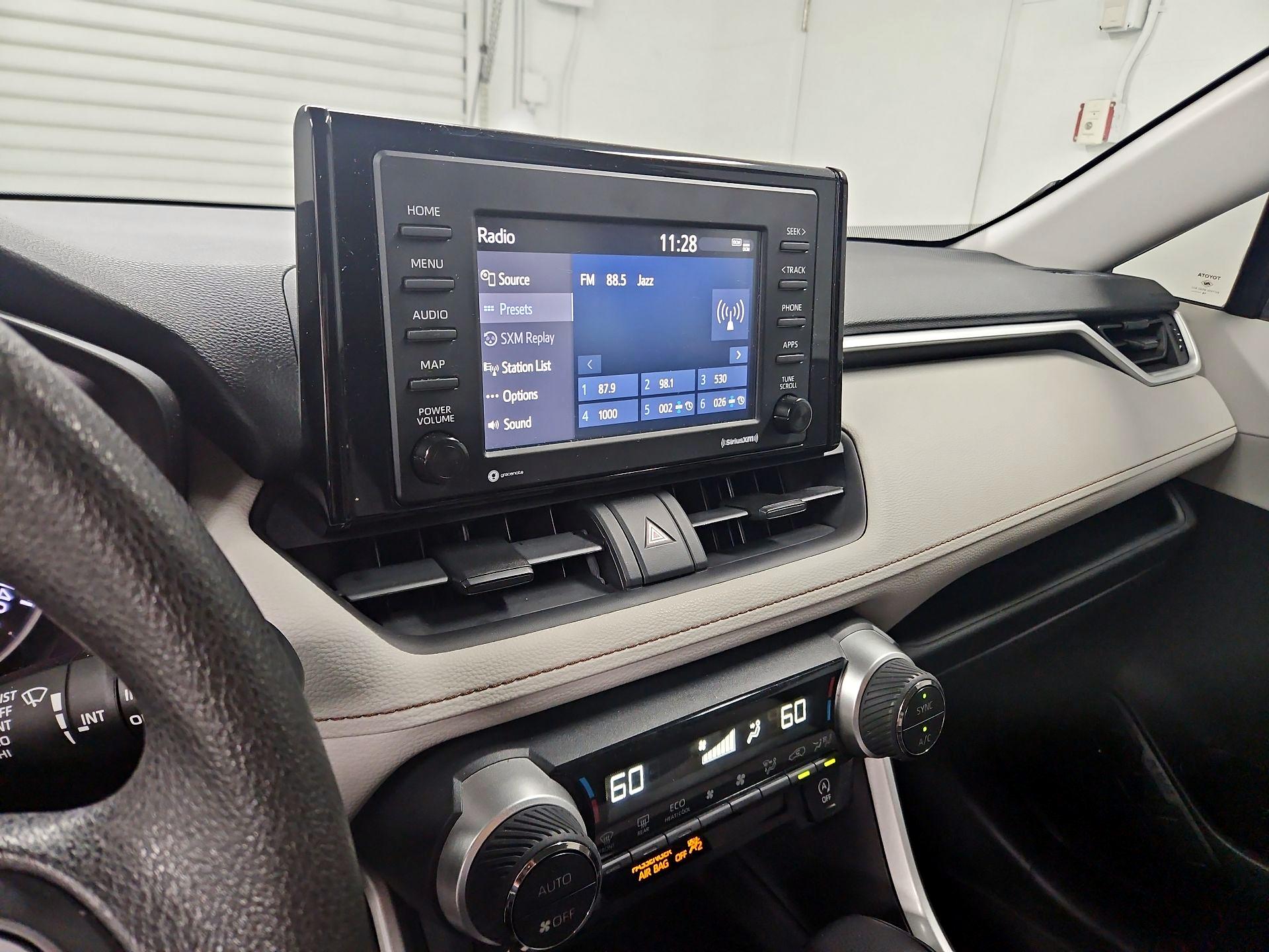 Thumbnail: 2020 Toyota RAV4 - 15