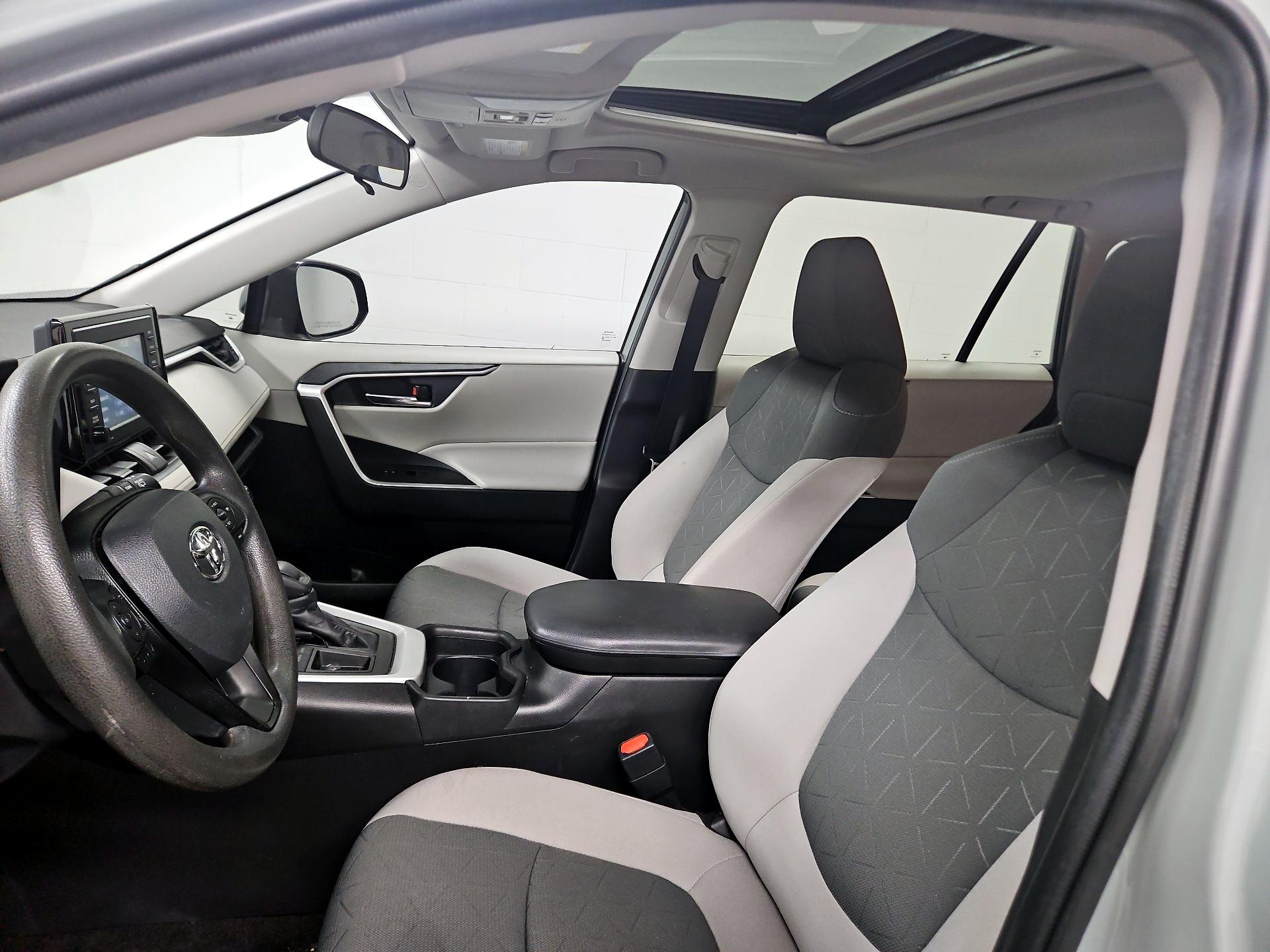 Thumbnail: 2020 Toyota RAV4 - 19