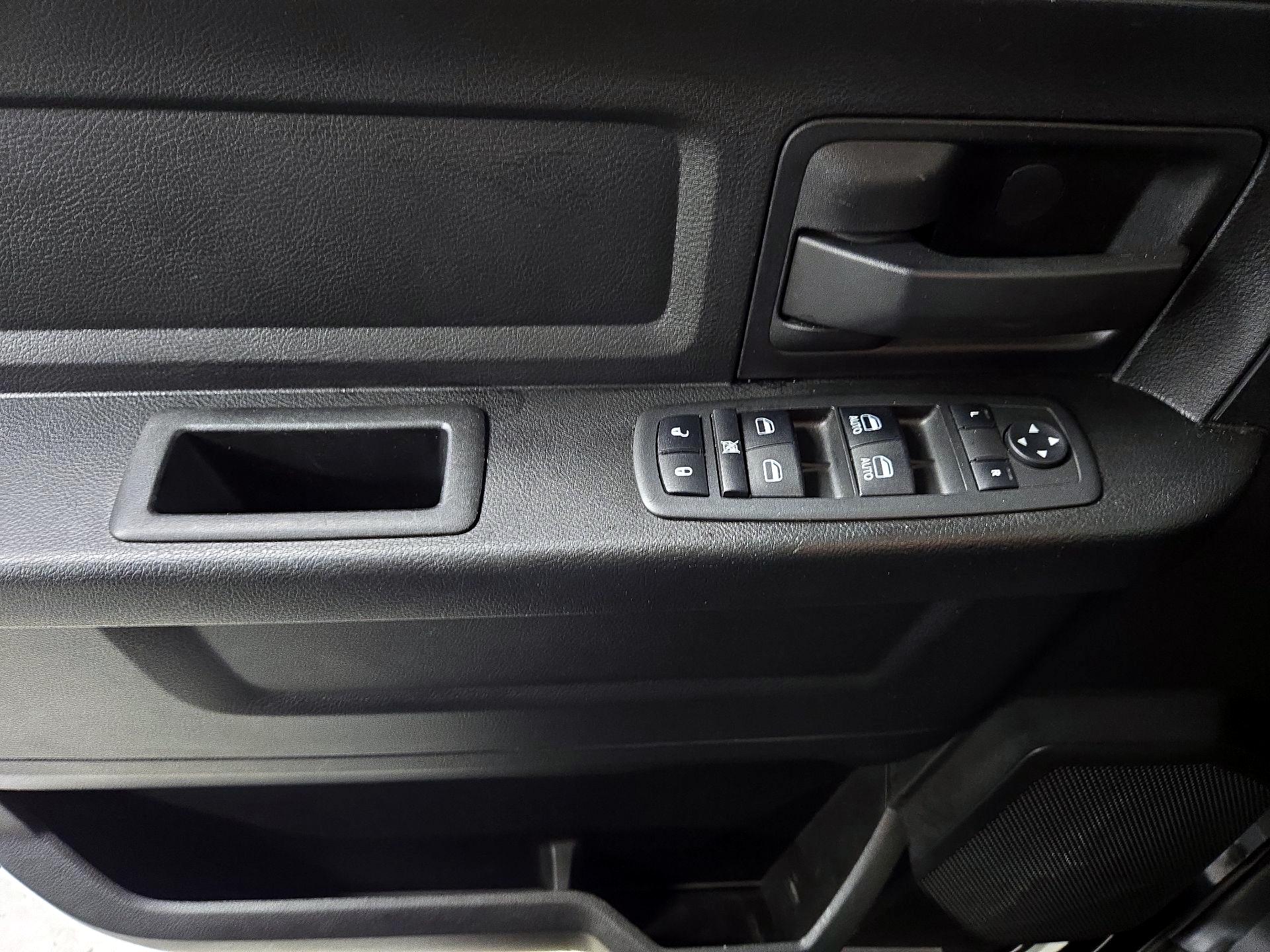 Thumbnail: 2019 RAM 1500 Classic - 12