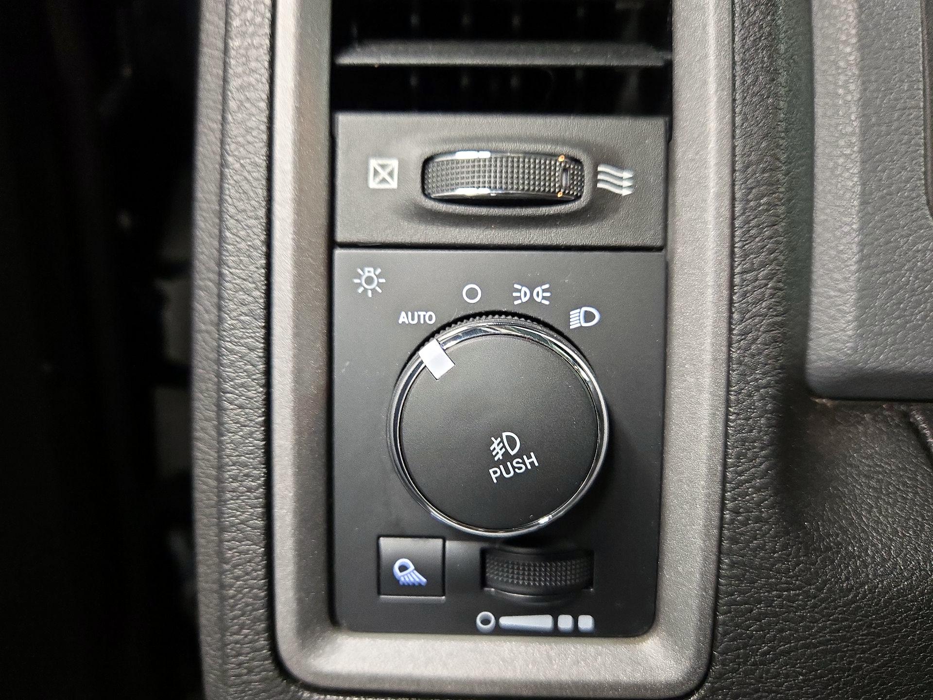 Thumbnail: 2019 RAM 1500 Classic - 13