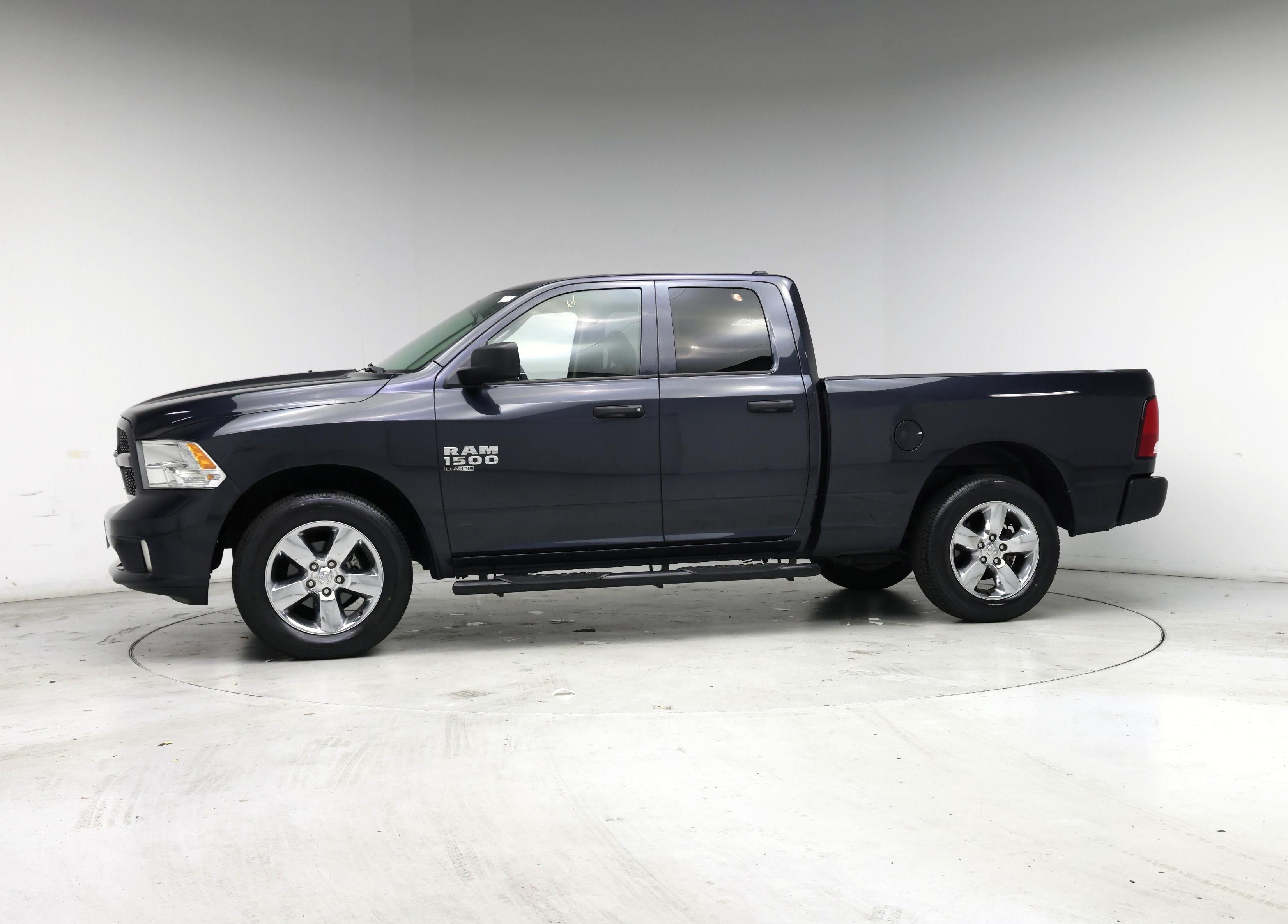 Thumbnail: 2019 RAM 1500 Classic - 3