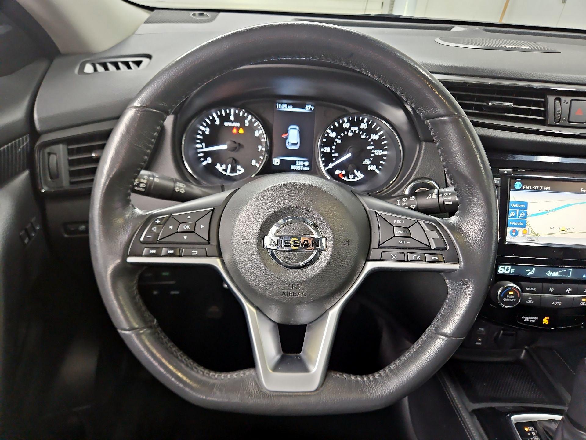 Thumbnail: 2017 Nissan Rogue - 10