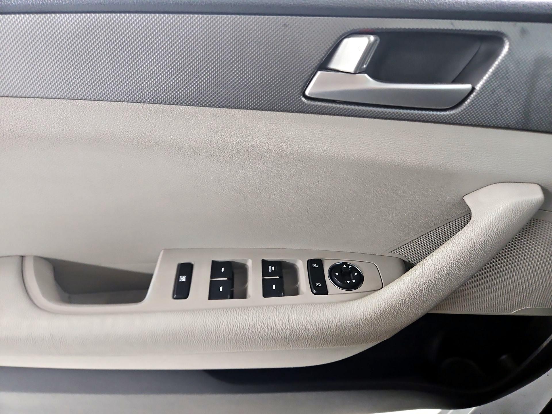Thumbnail: 2016 Hyundai Sonata - 12