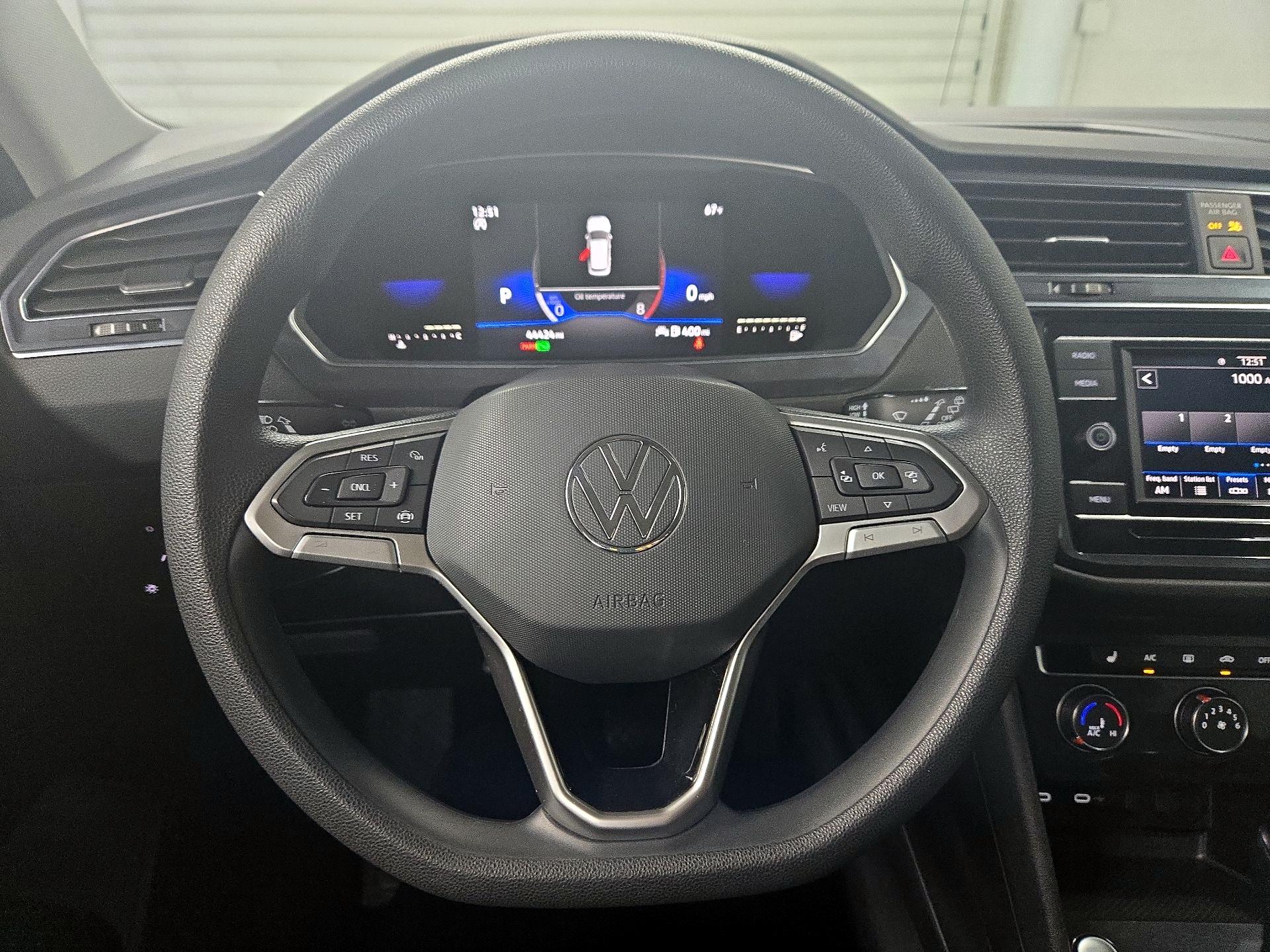 Thumbnail: 2022 Volkswagen Tiguan - 10