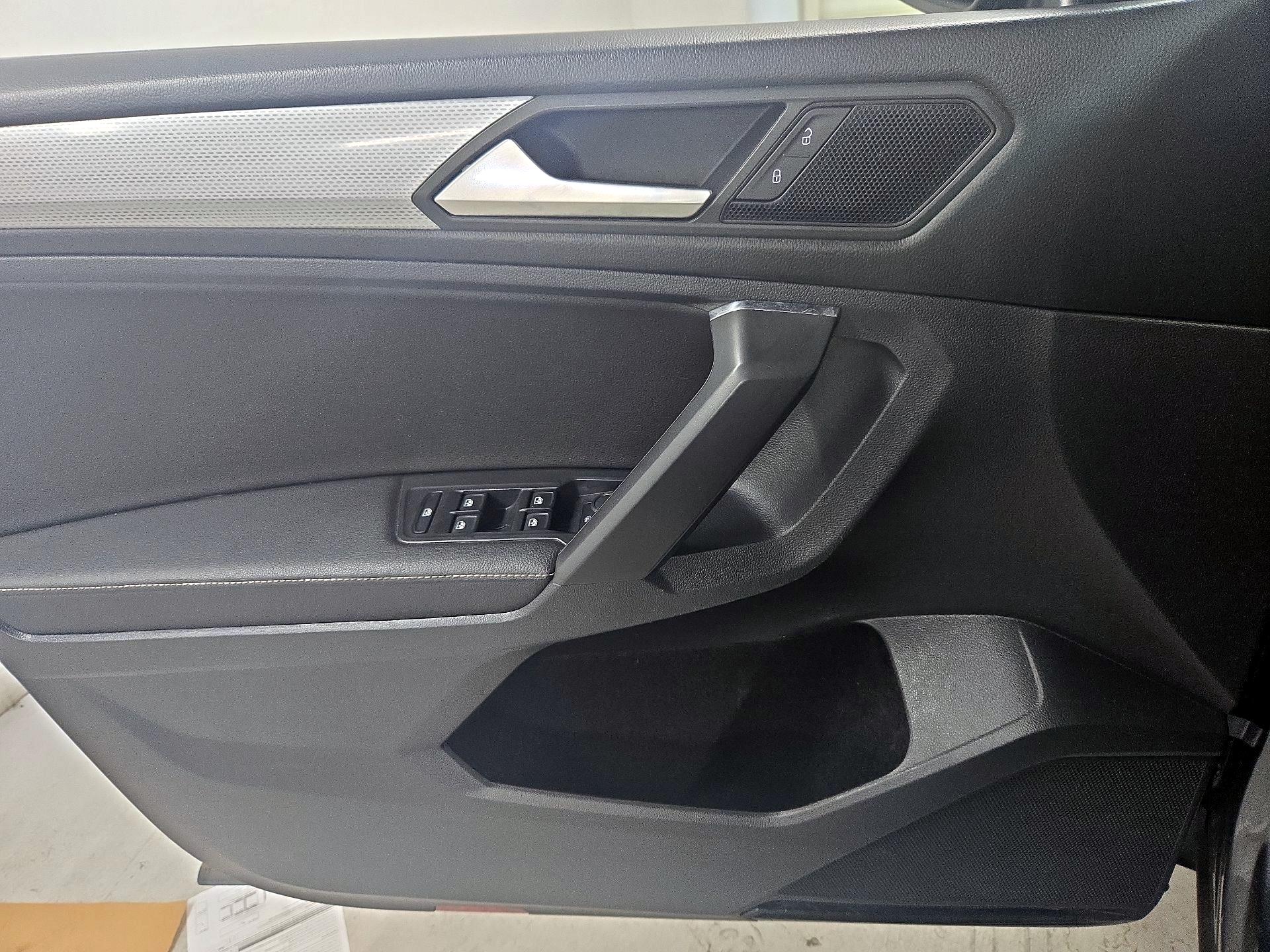 Thumbnail: 2022 Volkswagen Tiguan - 12