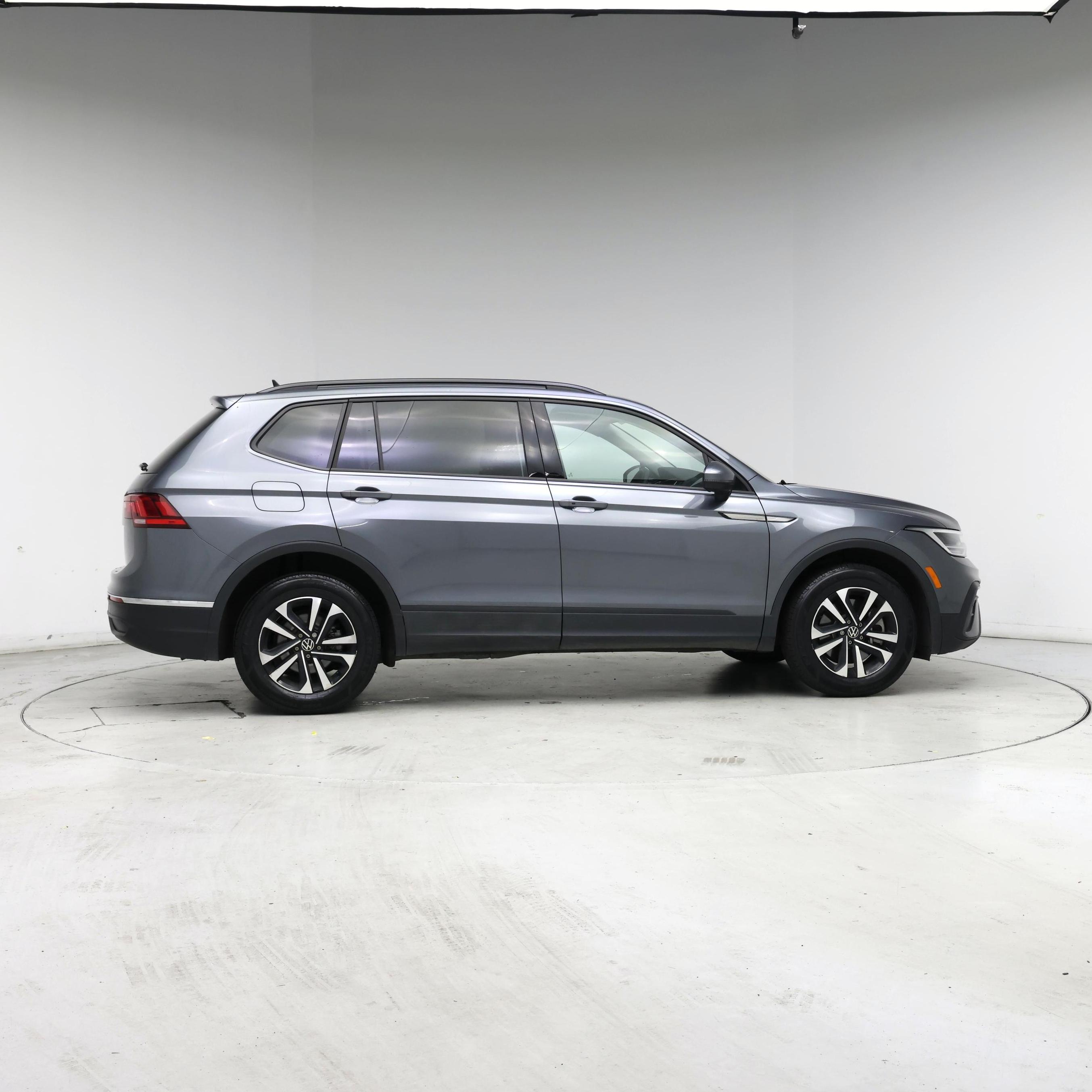 Thumbnail: 2022 Volkswagen Tiguan - 7