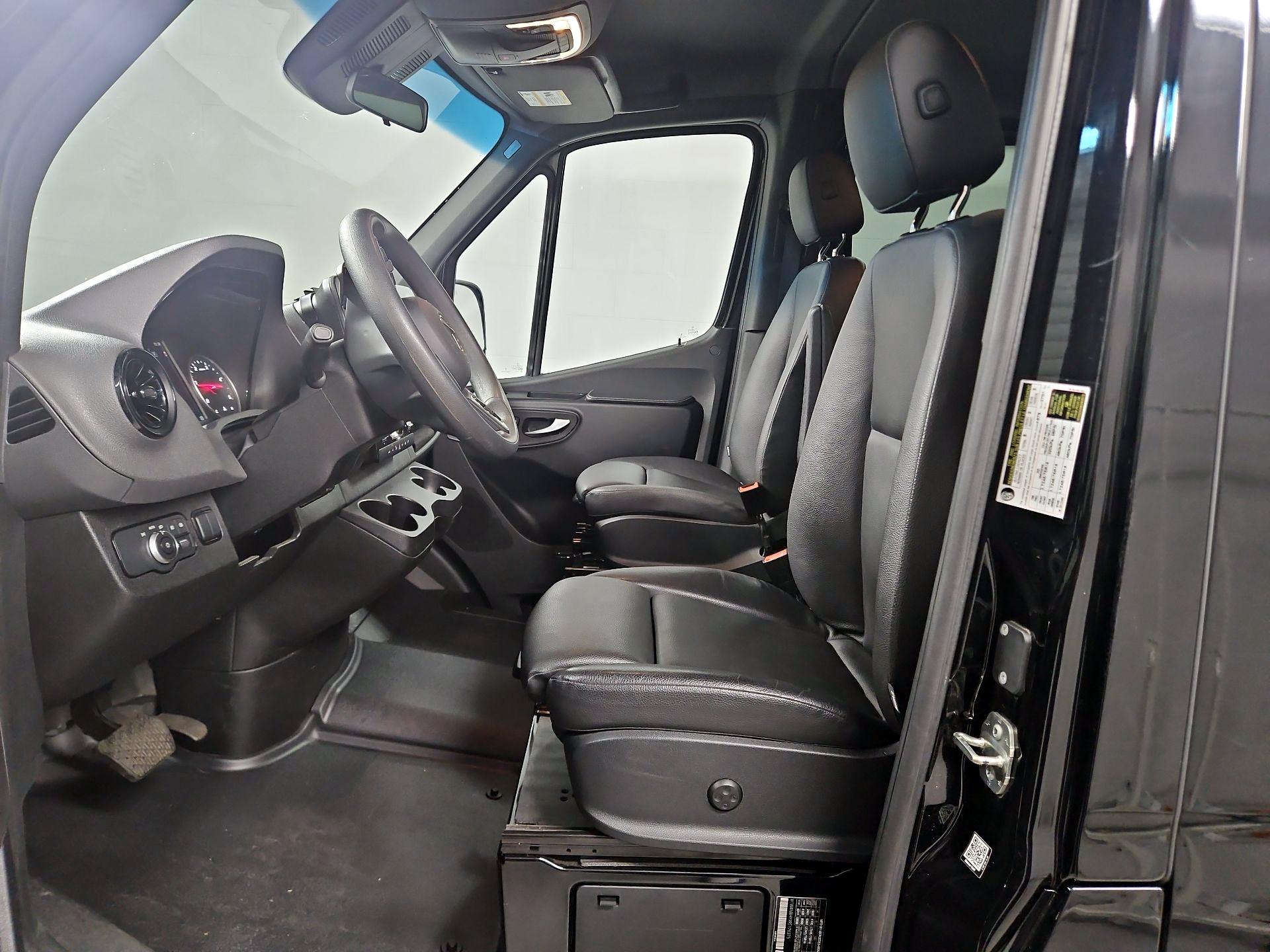 Thumbnail: 2024 Mercedes-Benz Sprinter - 11