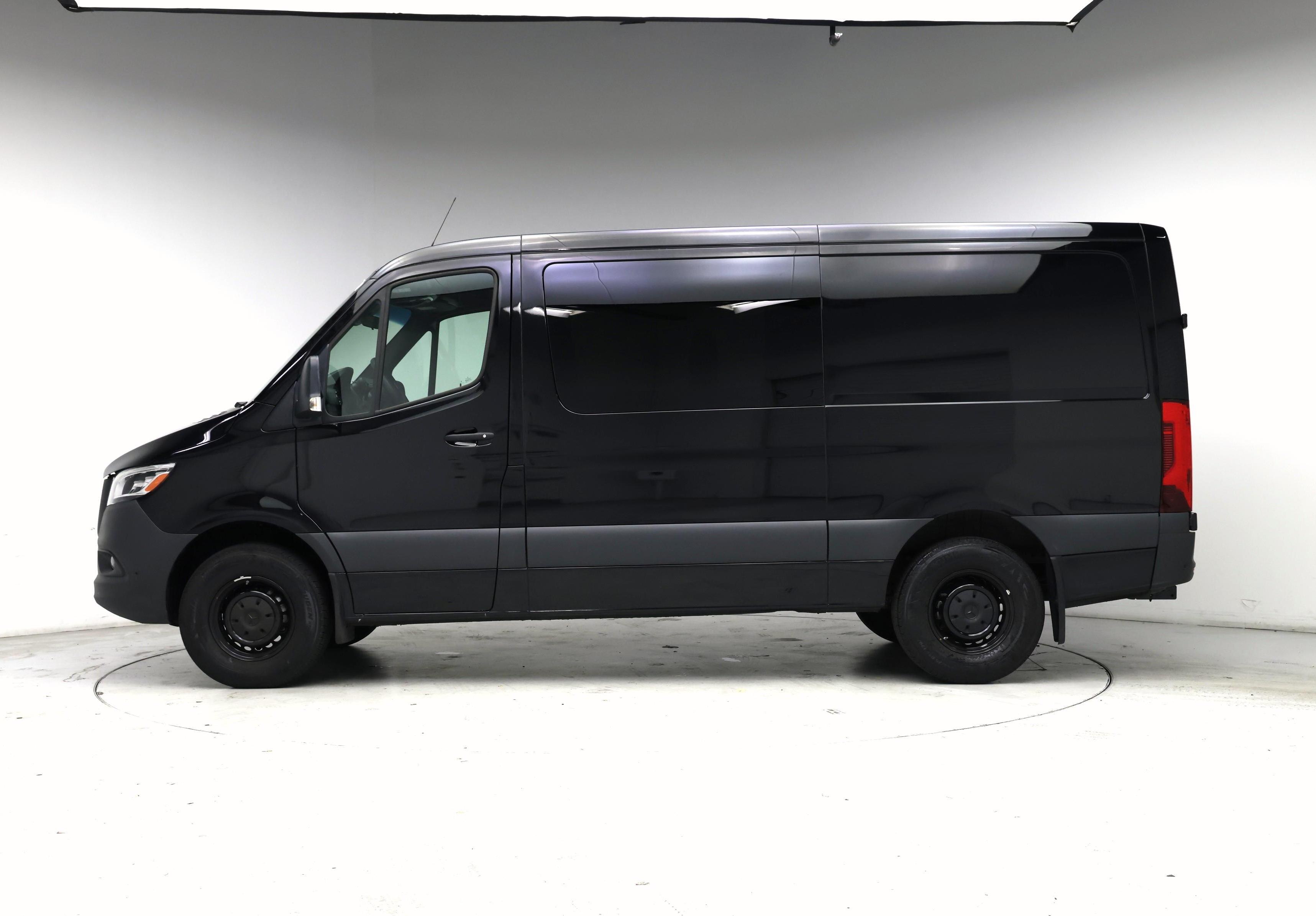 Thumbnail: 2024 Mercedes-Benz Sprinter - 3
