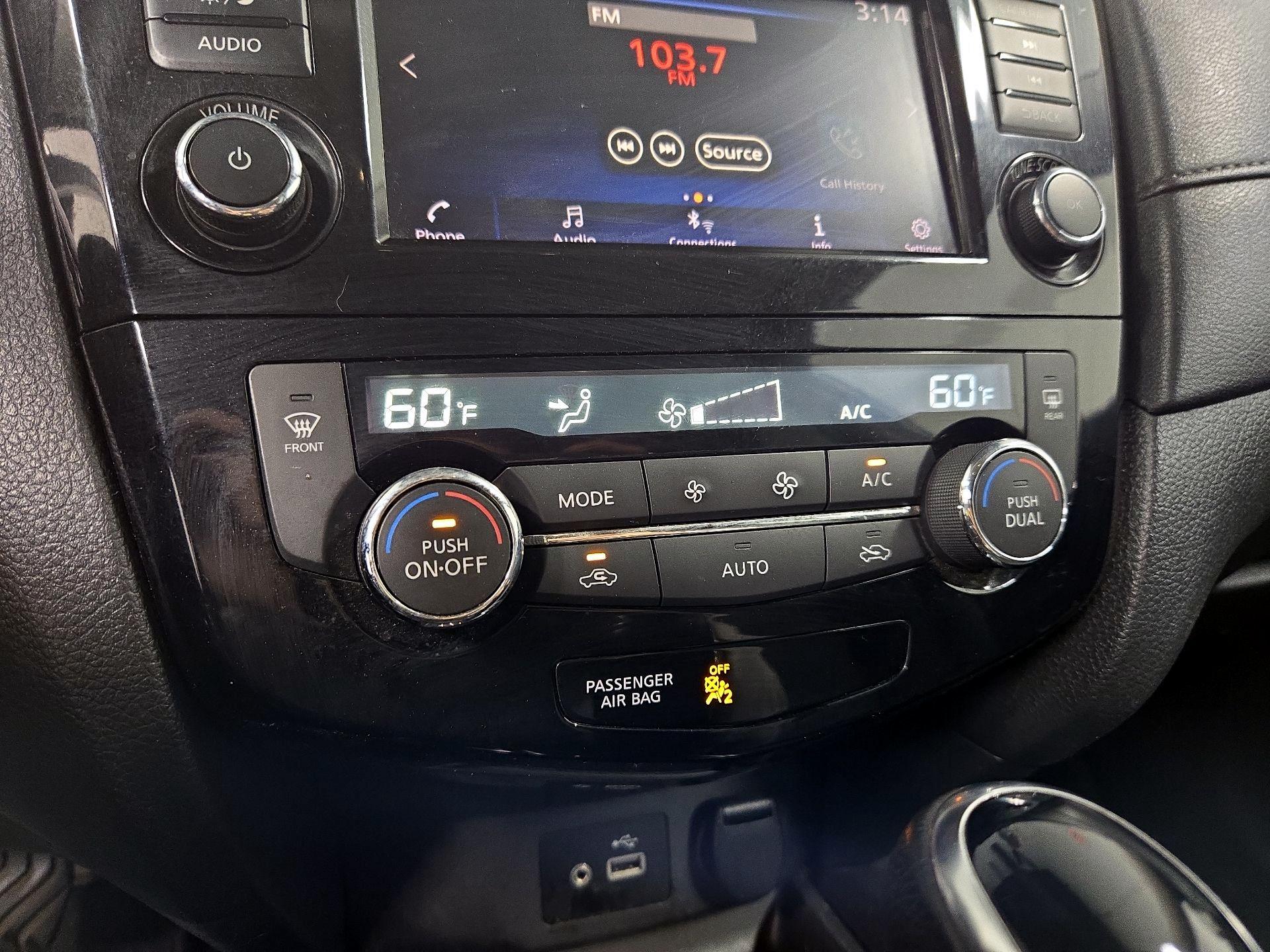 Thumbnail: 2018 Nissan Rogue - 16
