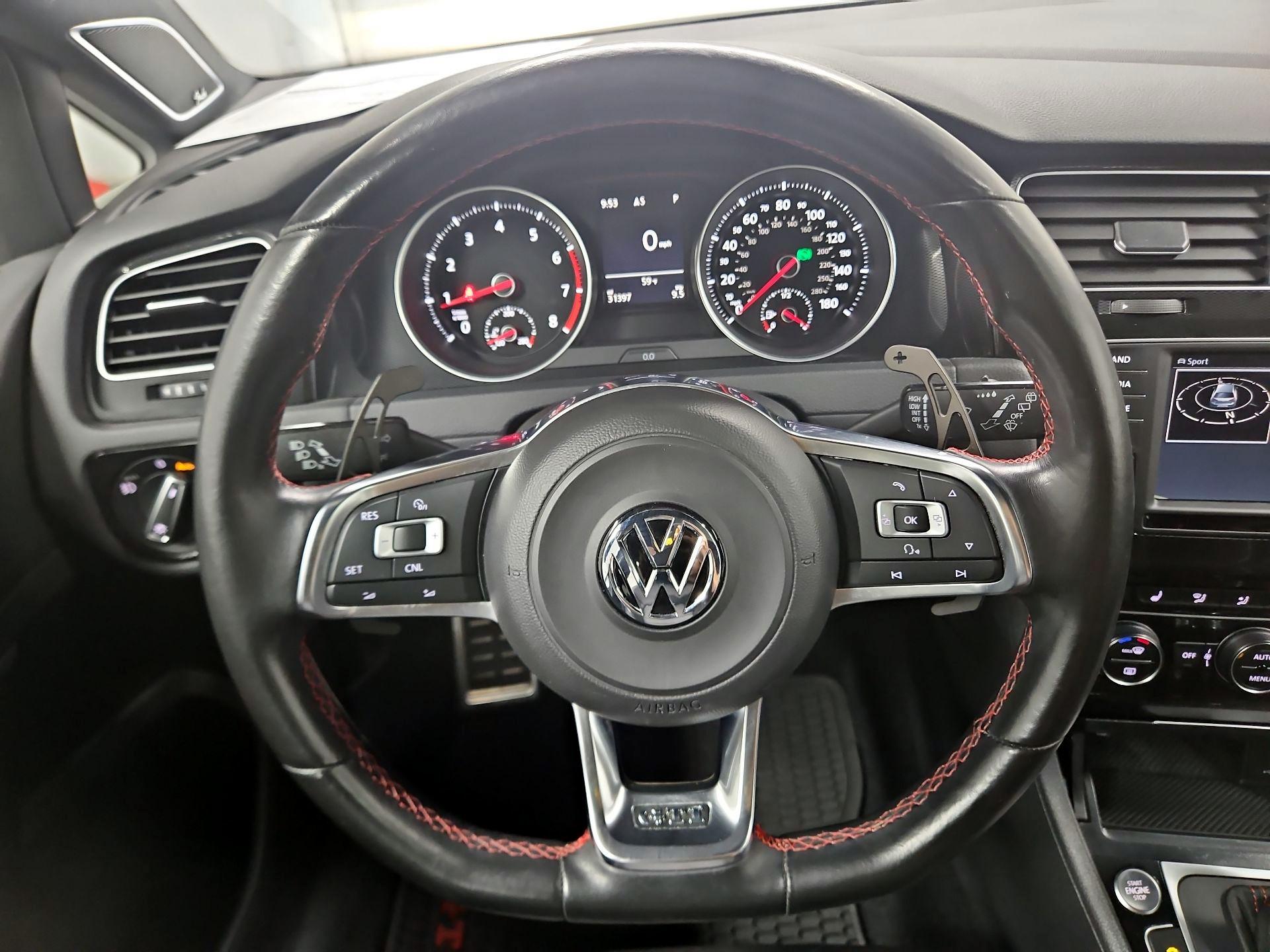 Thumbnail: 2016 Volkswagen Golf - 10