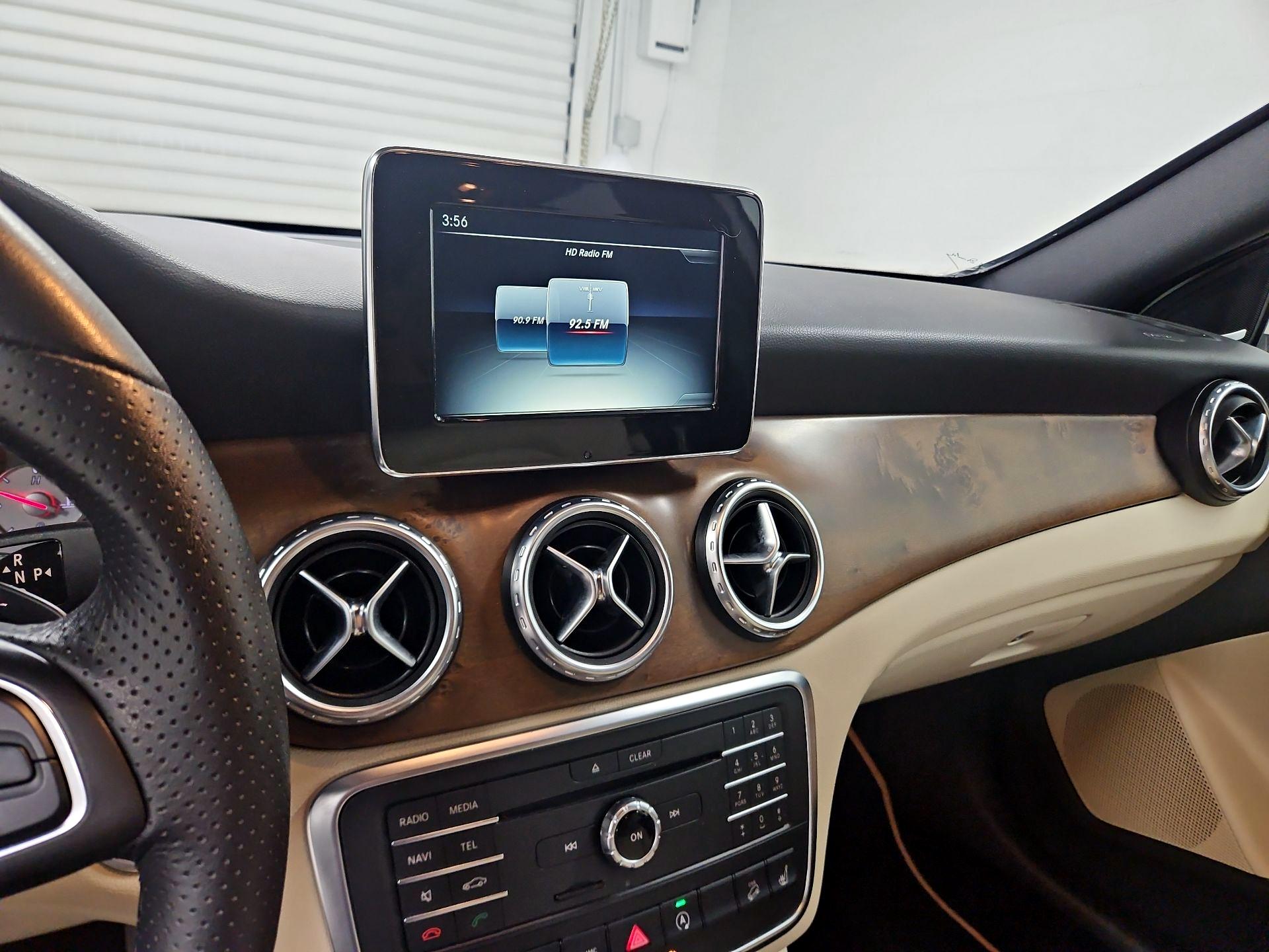 Thumbnail: 2017 Mercedes-Benz GLA - 16