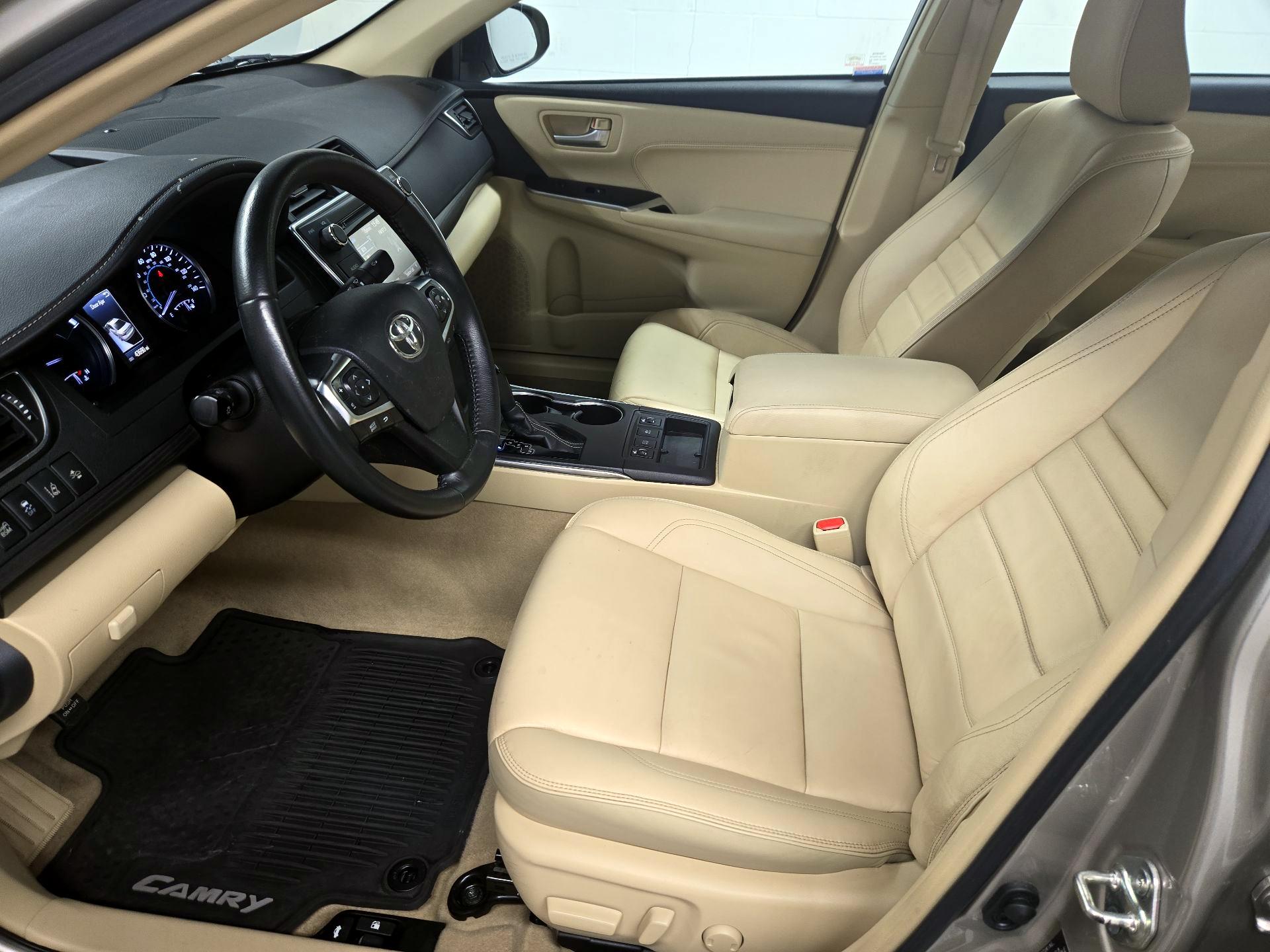 Thumbnail: 2015 Toyota Camry - 11