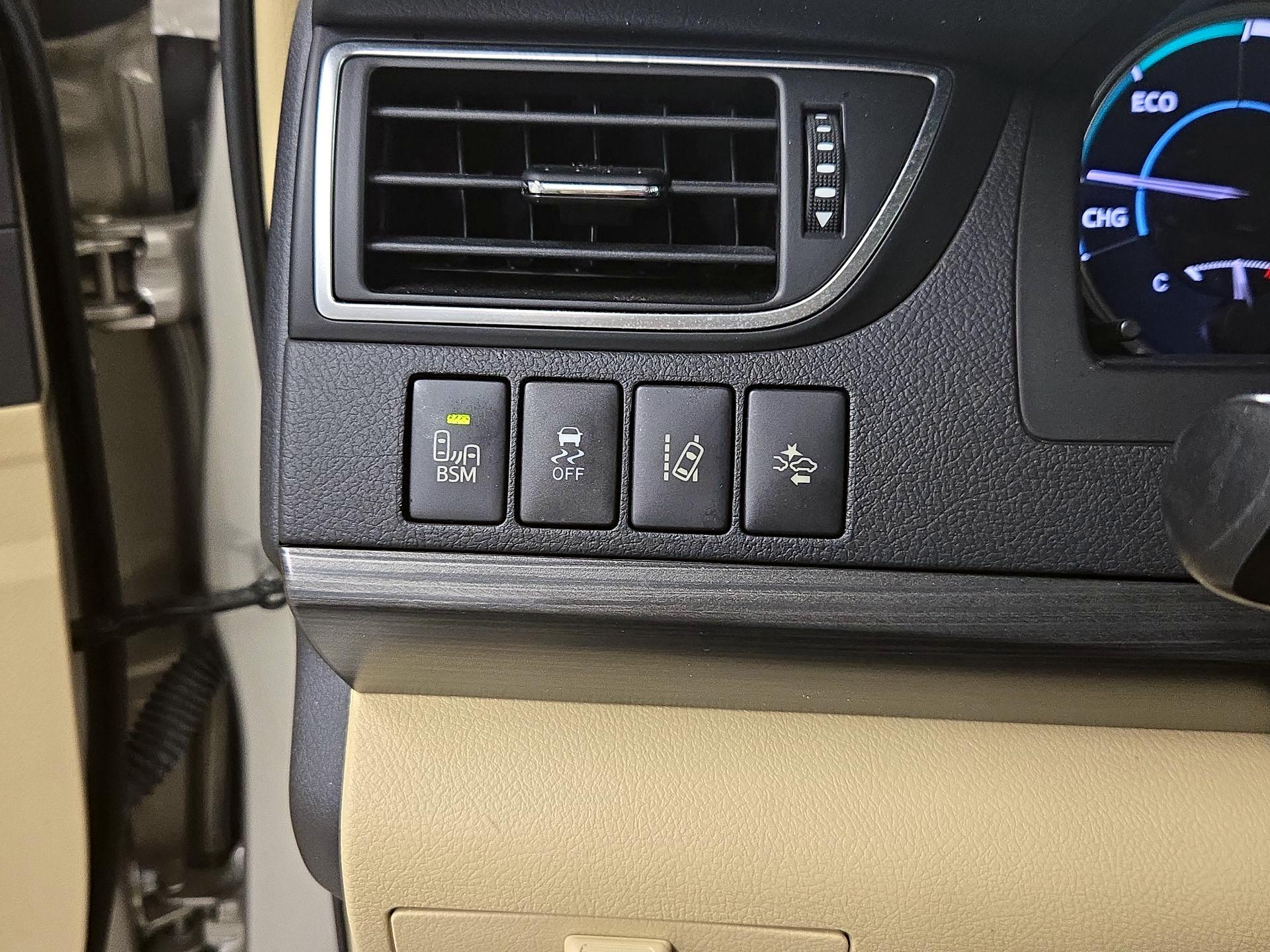Thumbnail: 2015 Toyota Camry - 13