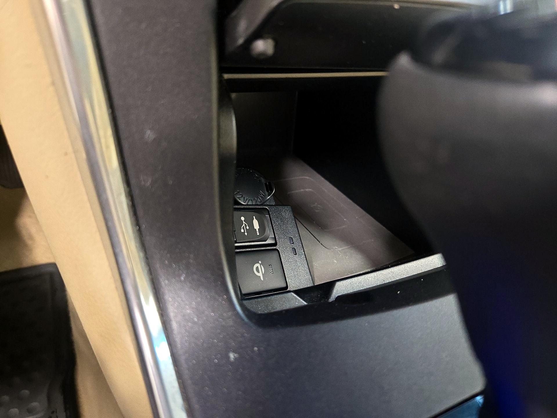 Thumbnail: 2015 Toyota Camry - 18