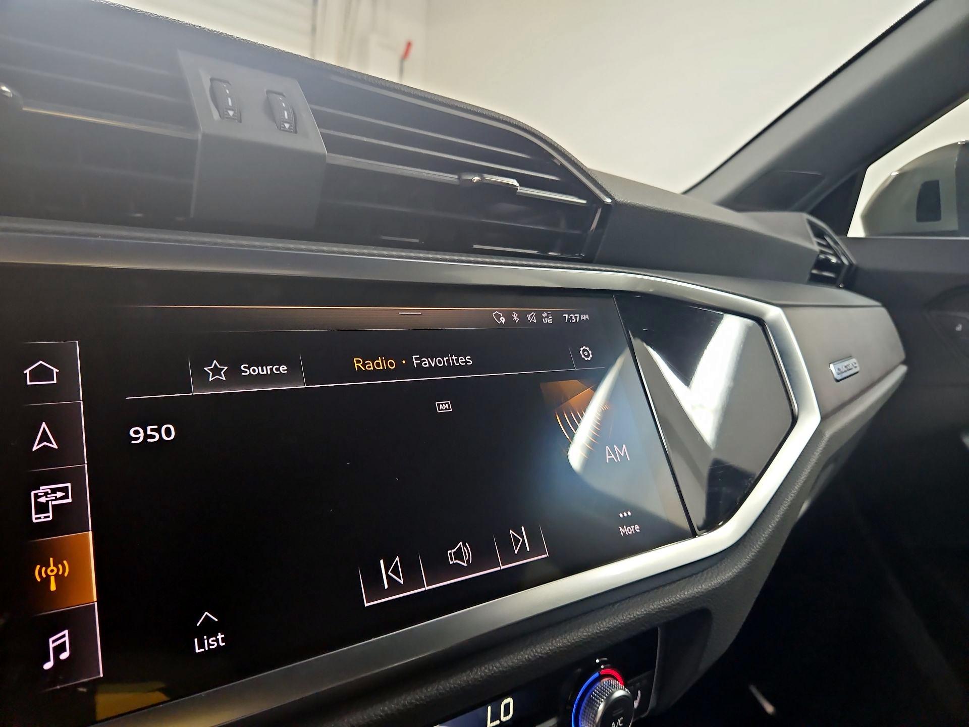 Thumbnail: 2021 Audi Q3 - 16