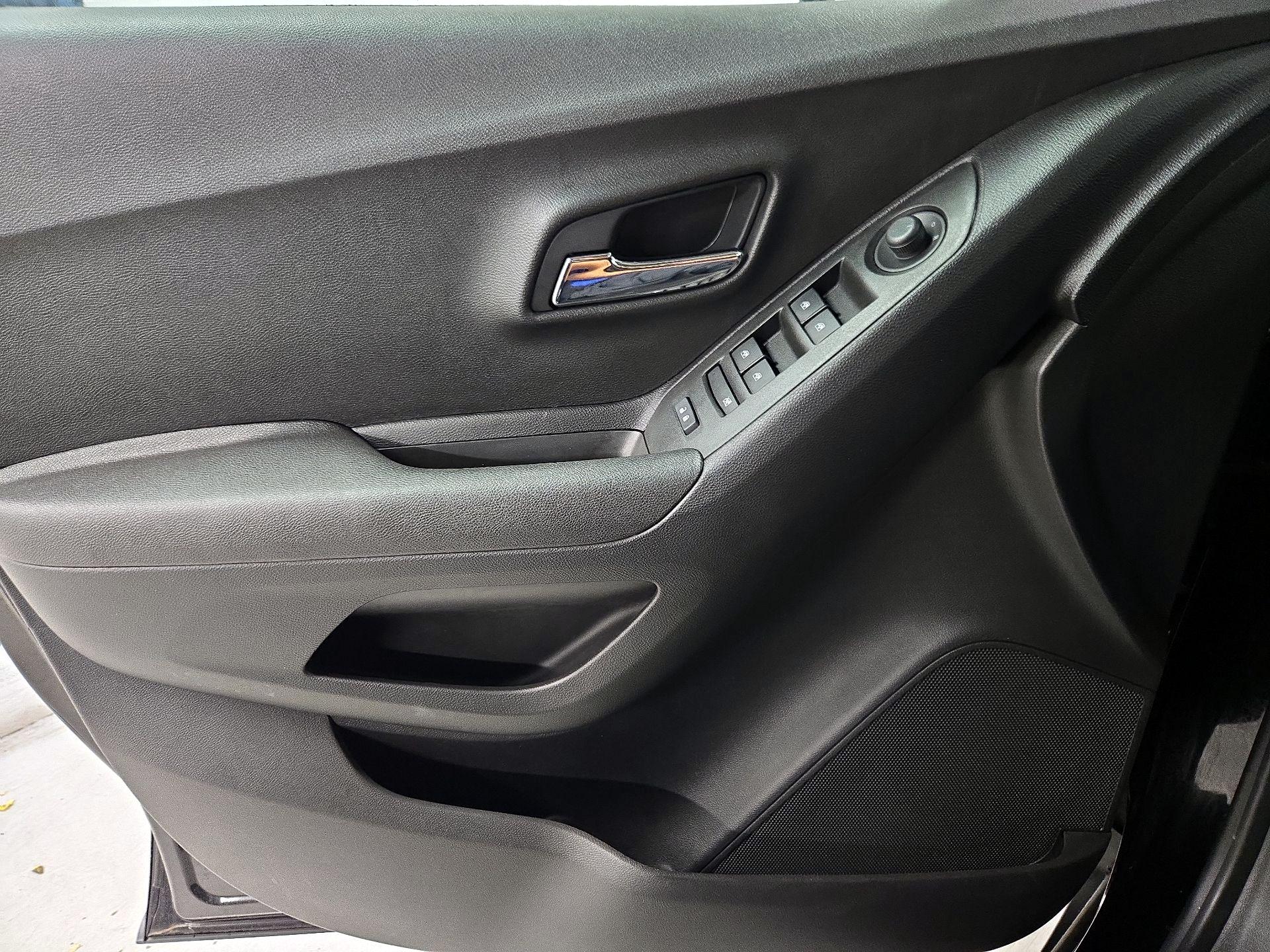 Thumbnail: 2019 Chevrolet Trax - 12
