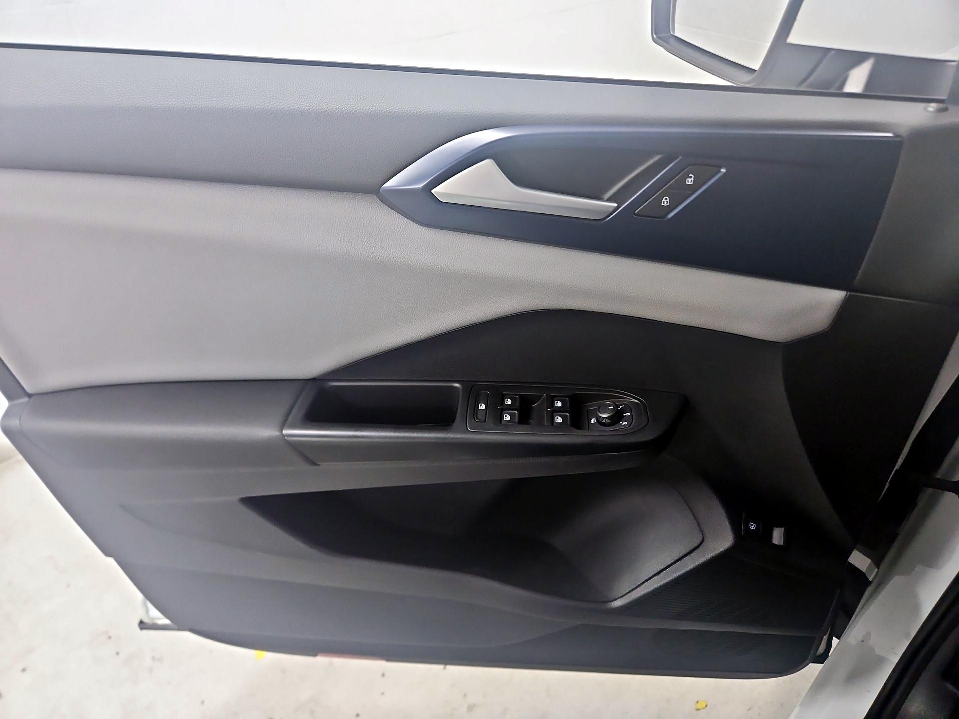 Thumbnail: 2022 Volkswagen Taos - 12