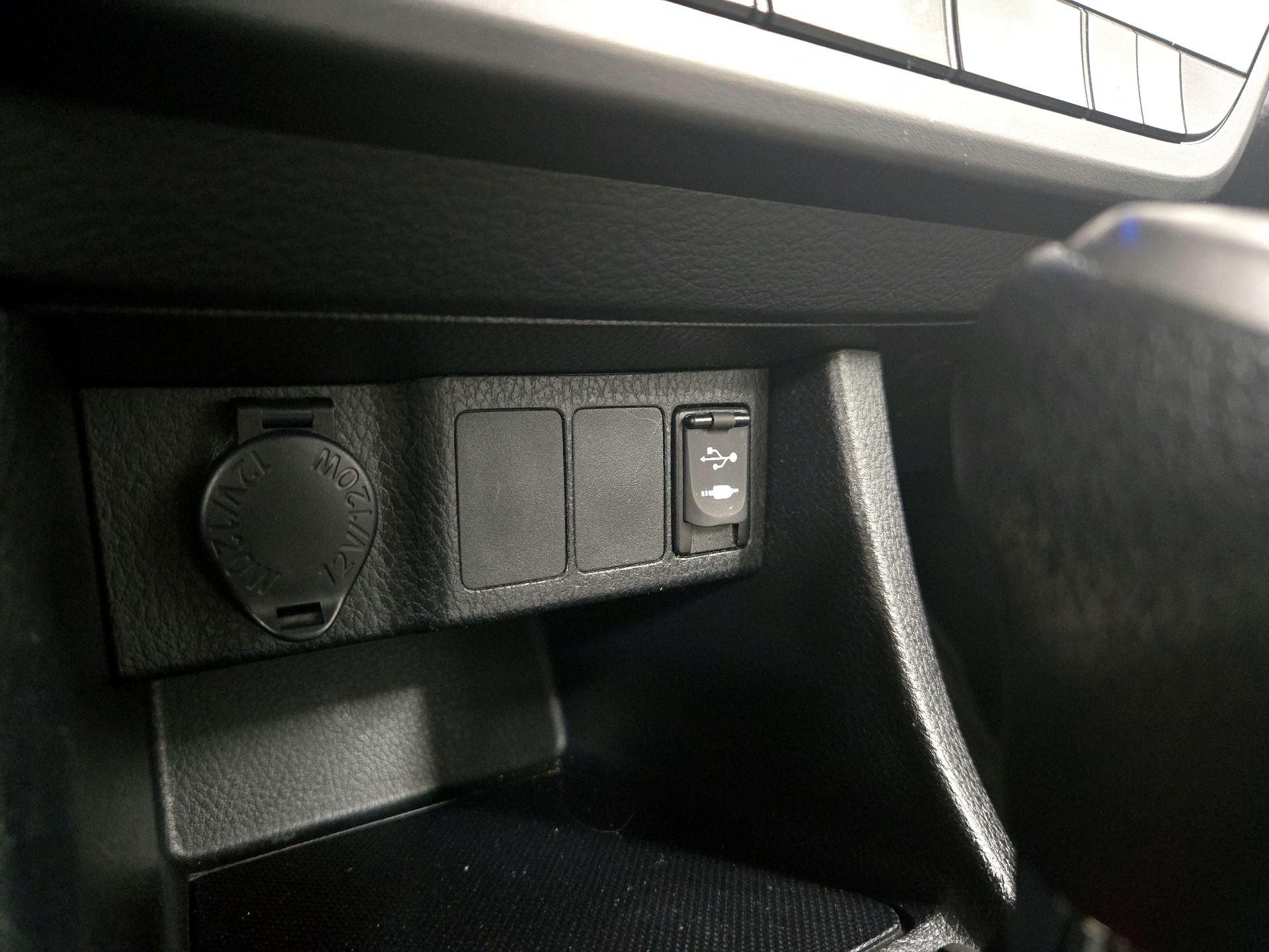Thumbnail: 2014 Toyota Corolla - 18