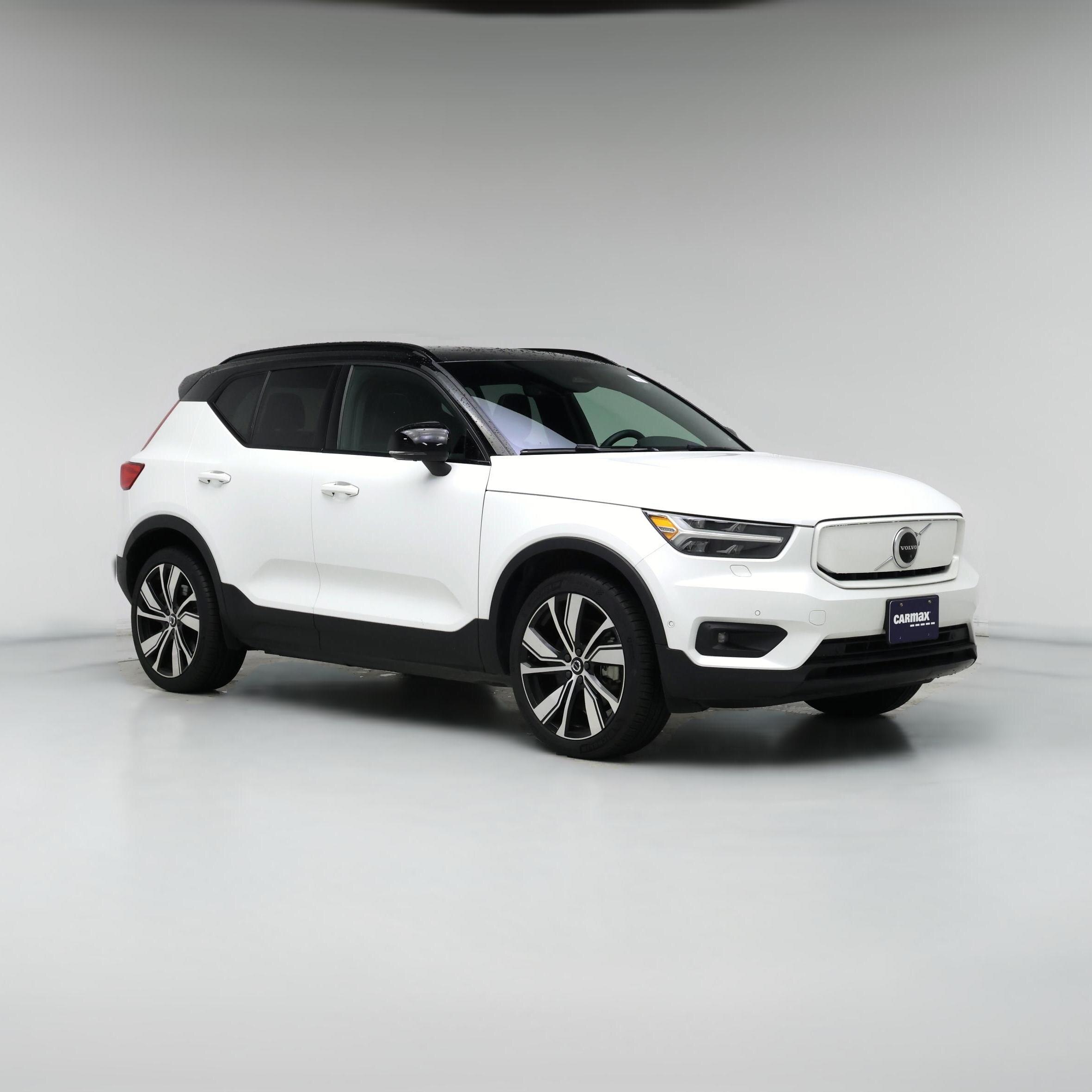 Thumbnail: 2022 Volvo XC40 - 1