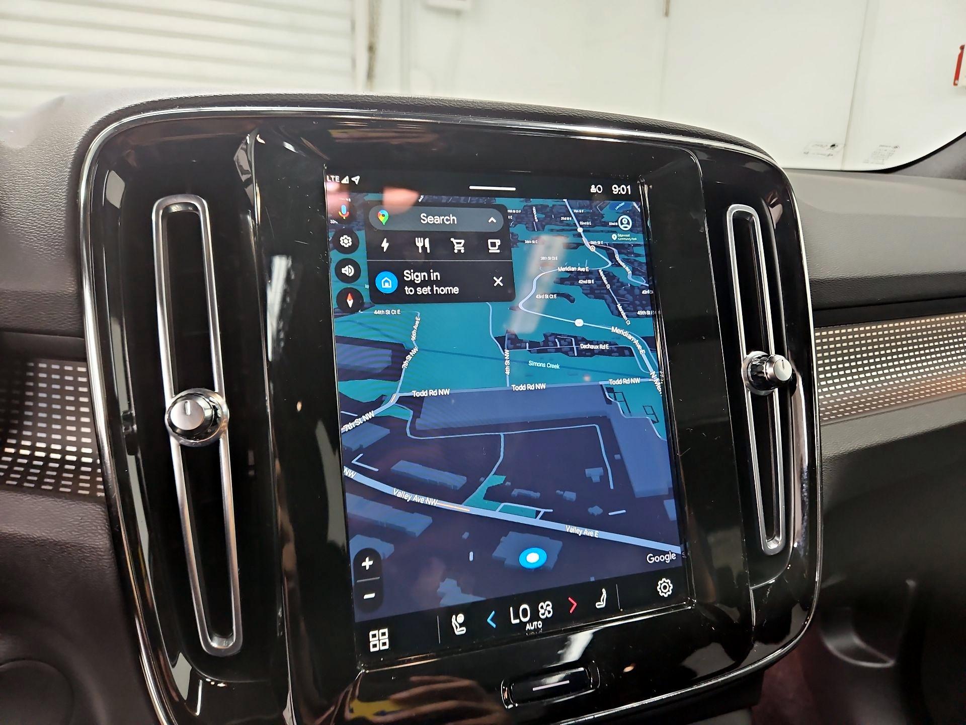 Thumbnail: 2022 Volvo XC40 - 14