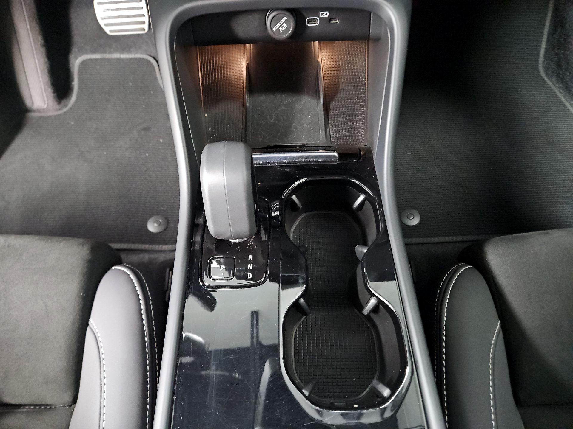 Thumbnail: 2022 Volvo XC40 - 18