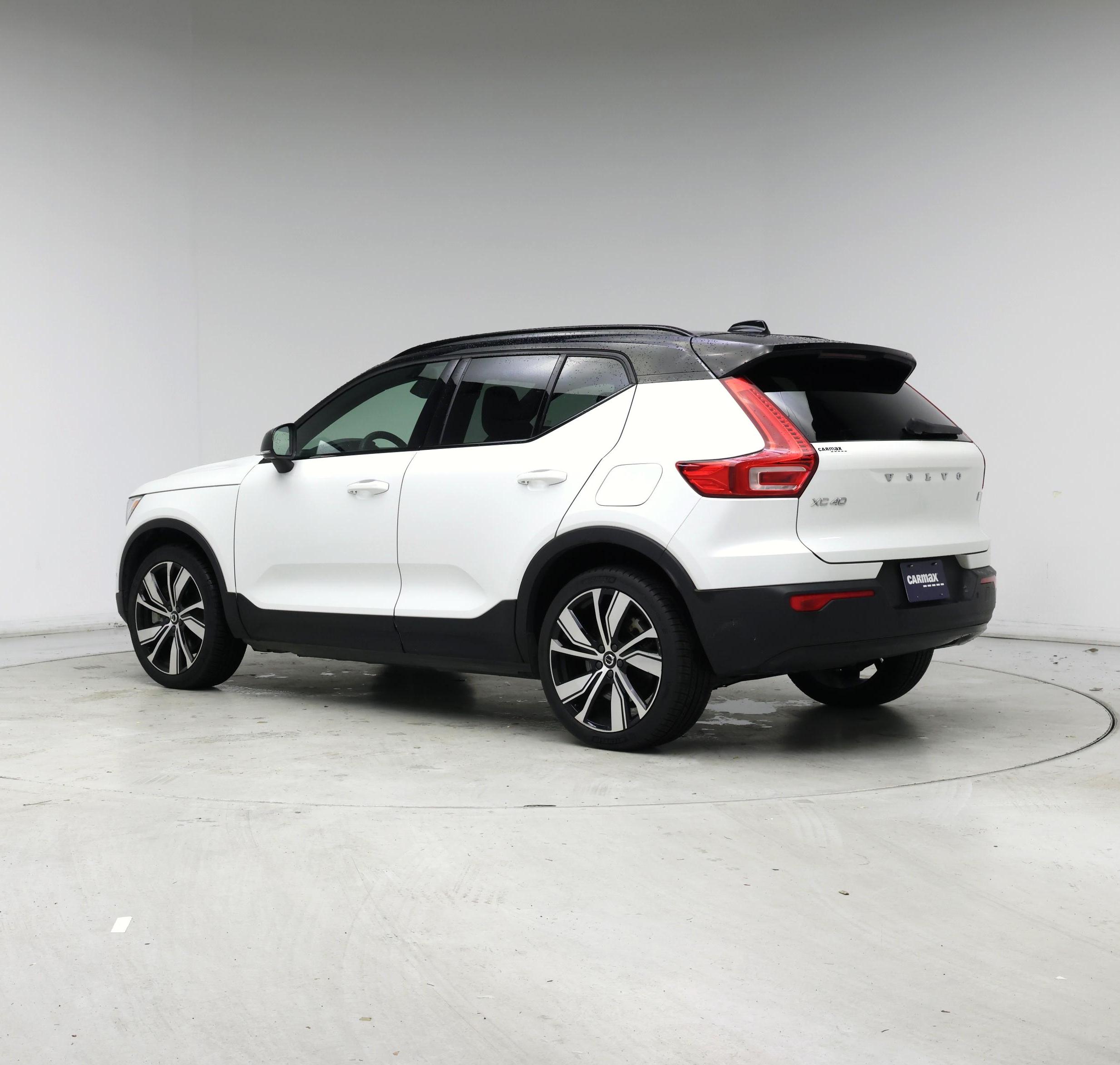 Thumbnail: 2022 Volvo XC40 - 2