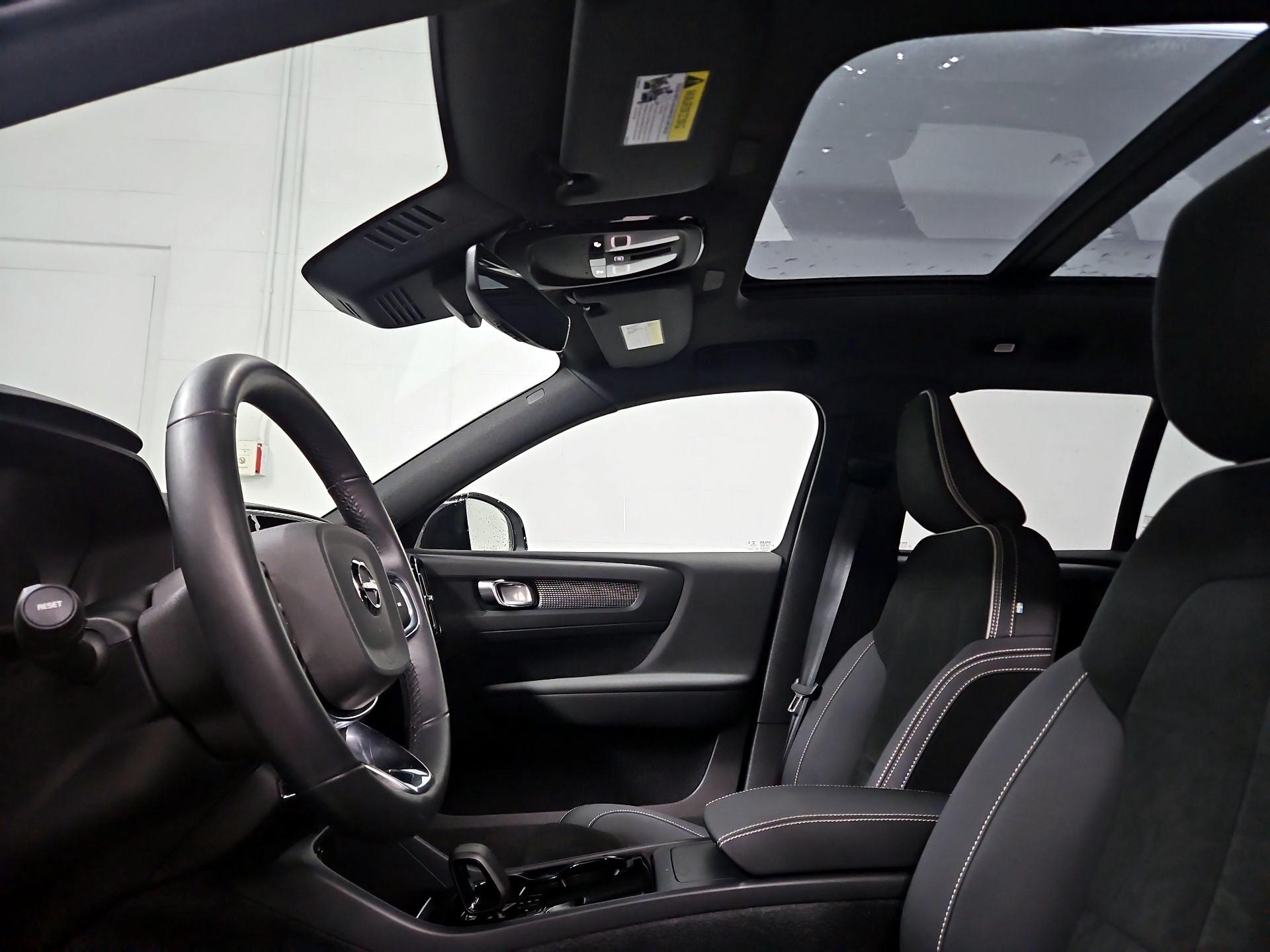 Thumbnail: 2022 Volvo XC40 - 20