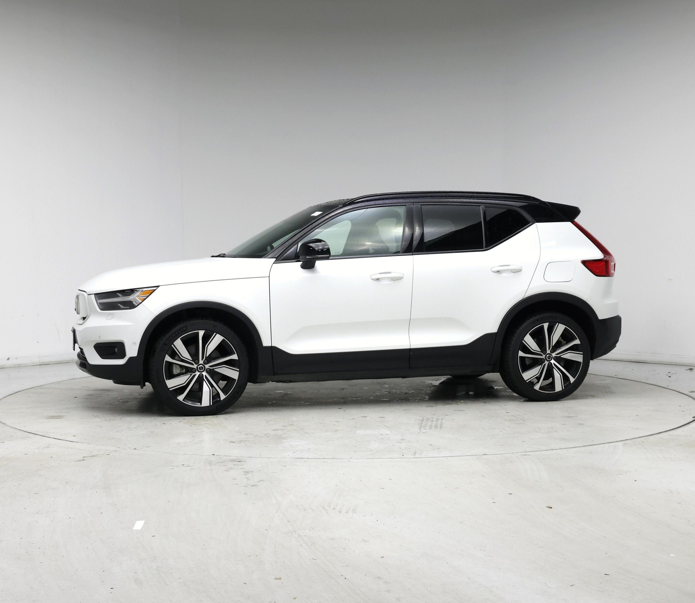 Thumbnail: 2022 Volvo XC40 - 3