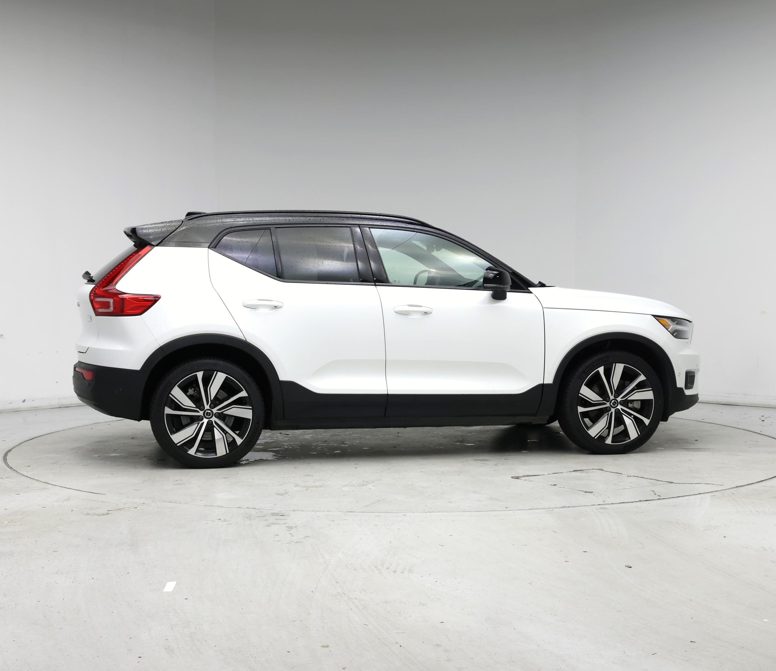 Thumbnail: 2022 Volvo XC40 - 7