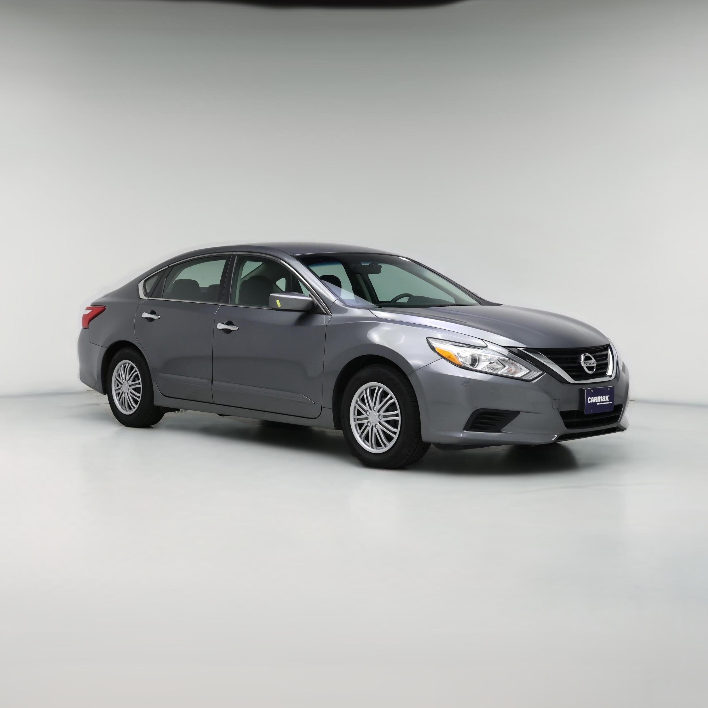 Thumbnail: 2017 Nissan Altima - 1