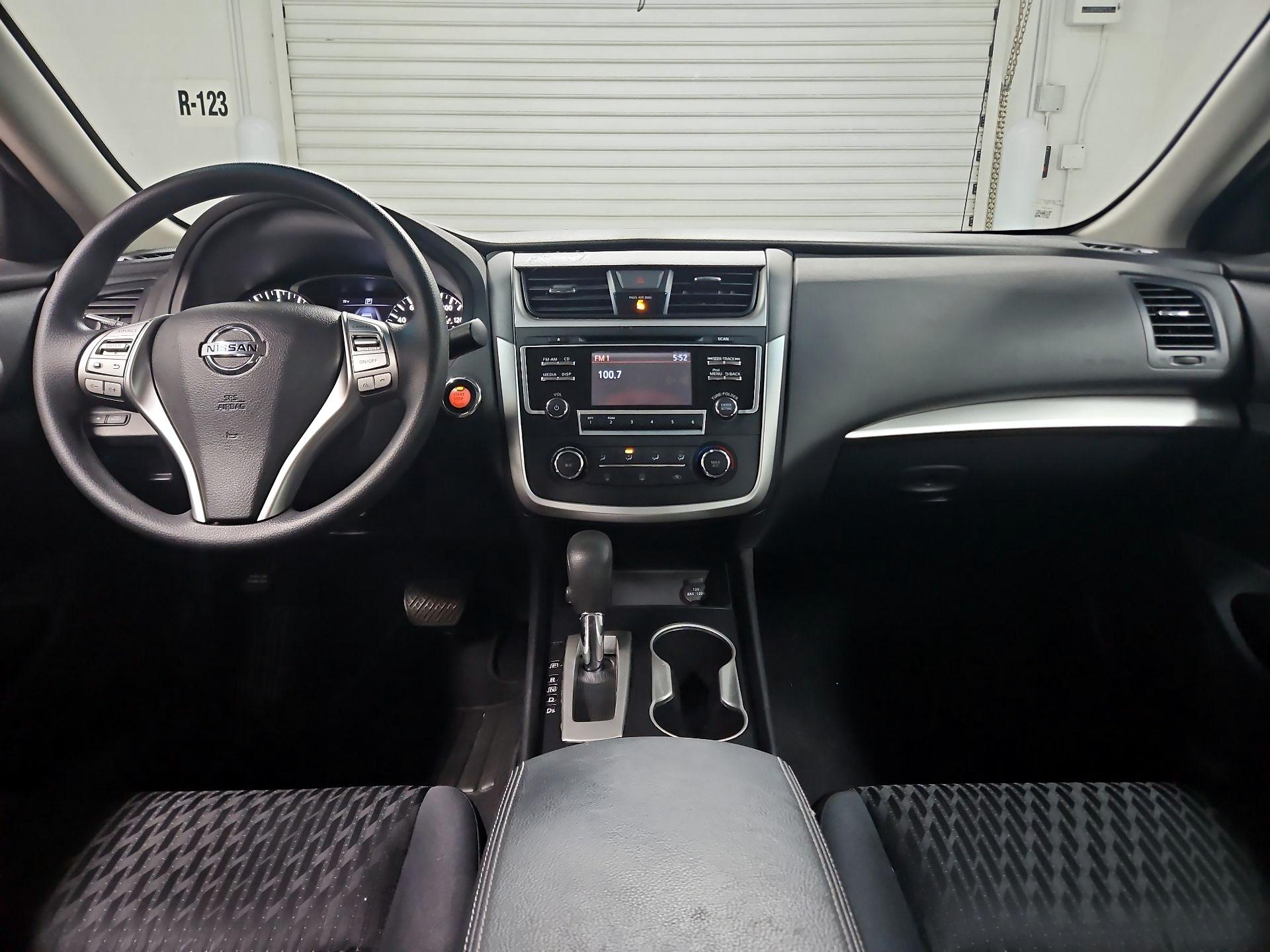 Thumbnail: 2017 Nissan Altima - 9