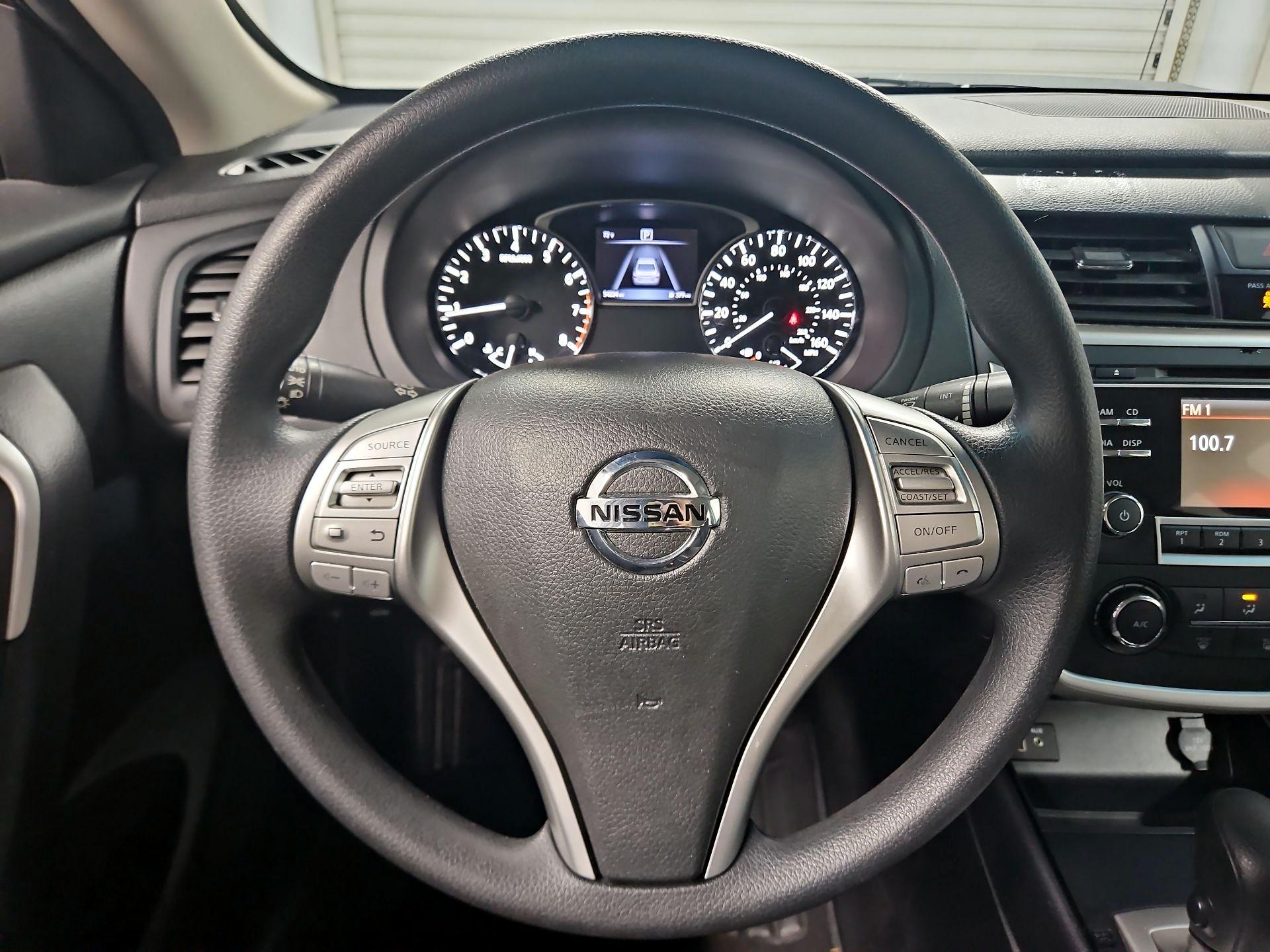 Thumbnail: 2017 Nissan Altima - 10