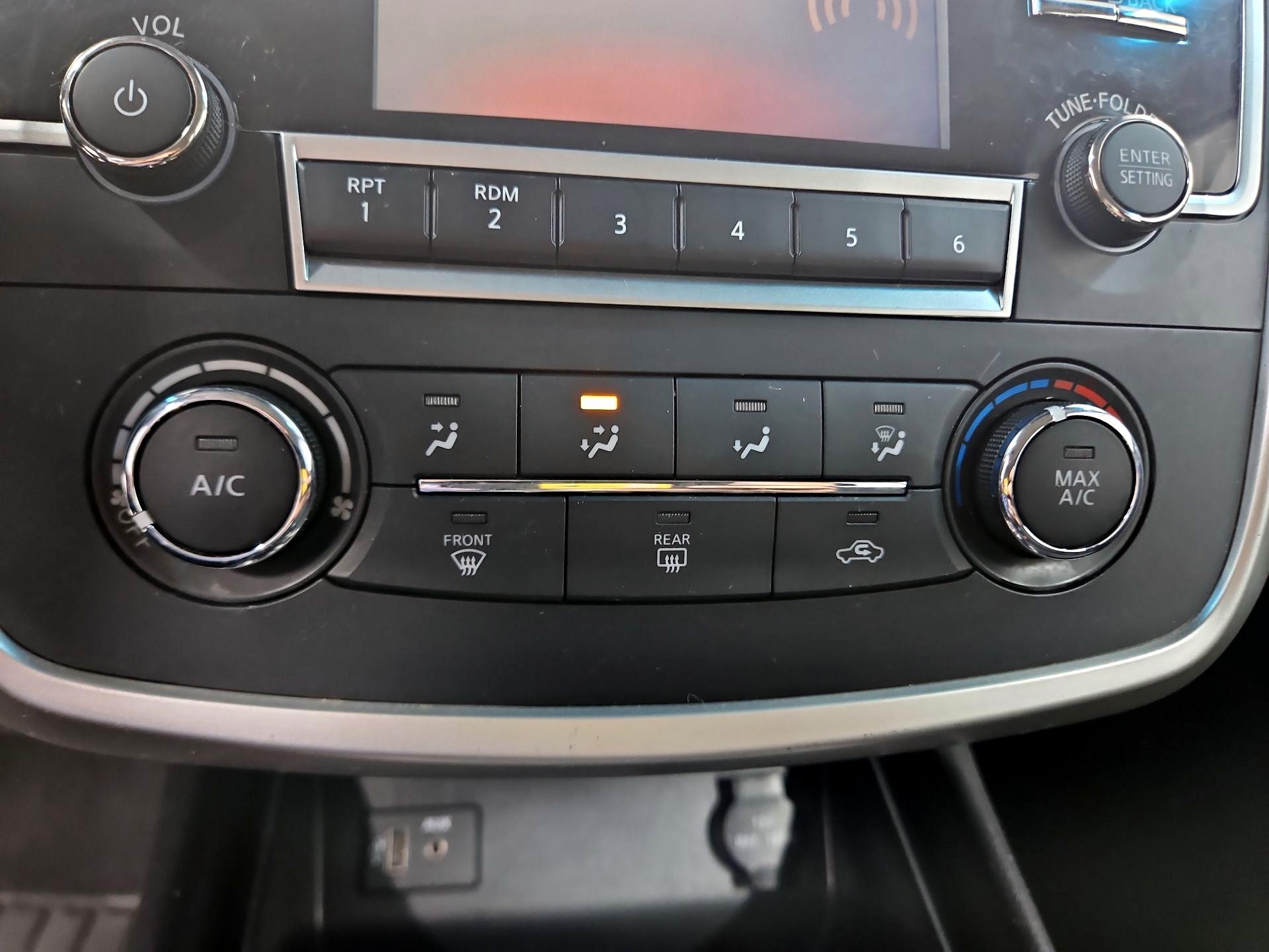 Thumbnail: 2017 Nissan Altima - 16