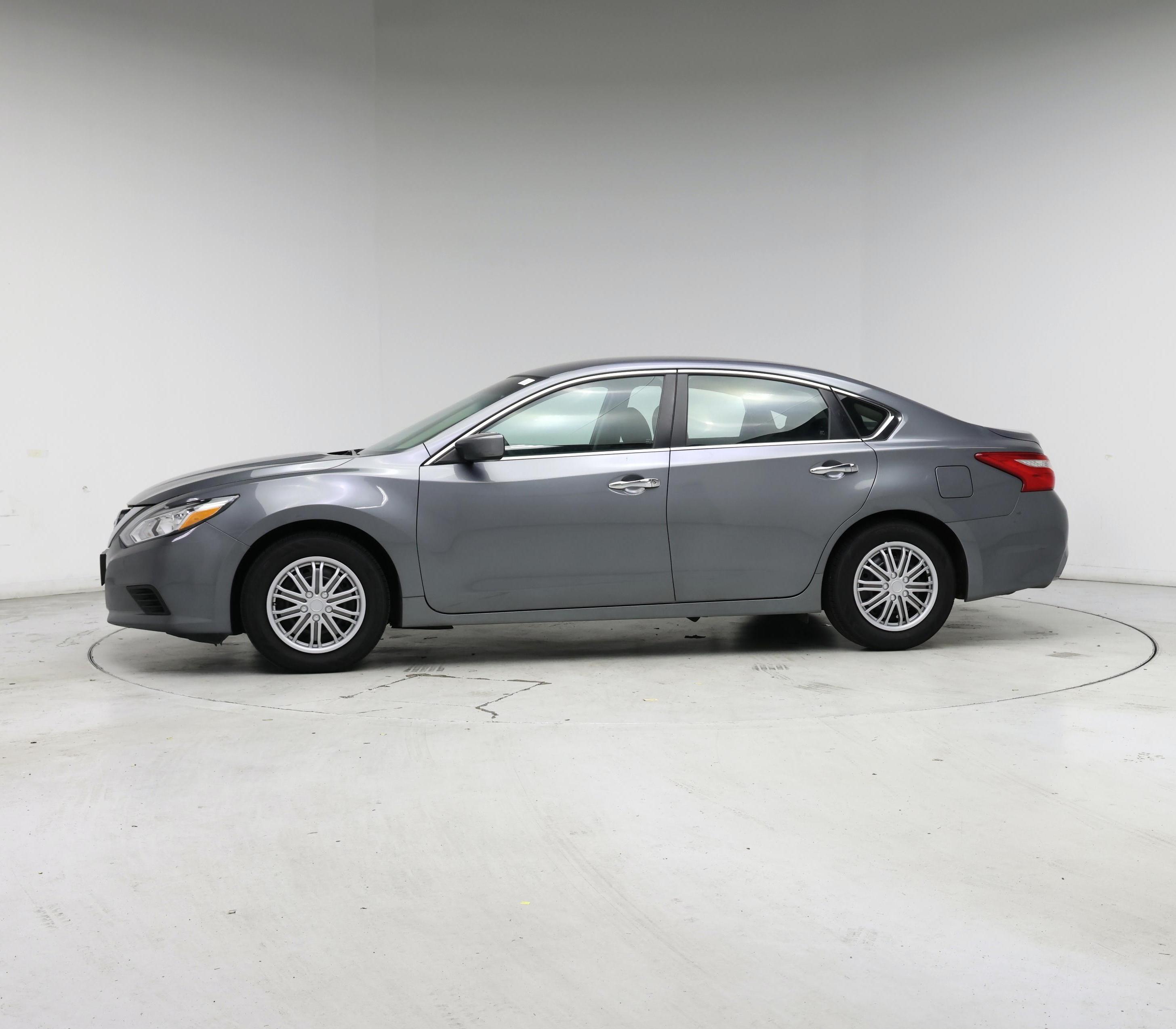 Thumbnail: 2017 Nissan Altima - 3