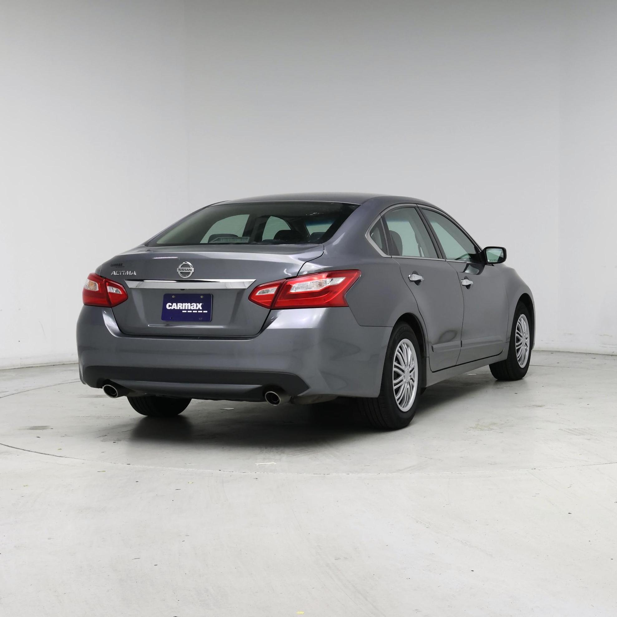 Thumbnail: 2017 Nissan Altima - 8