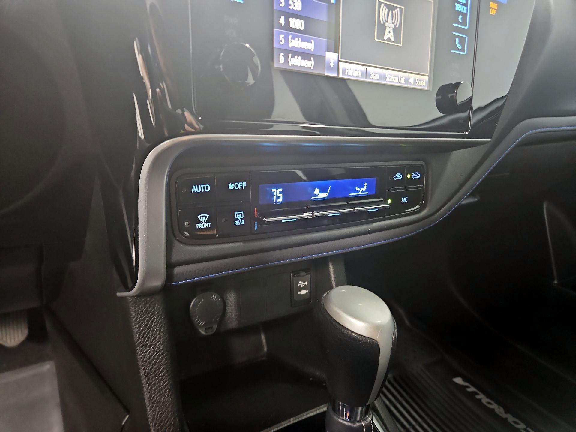 Thumbnail: 2019 Toyota Corolla - 16