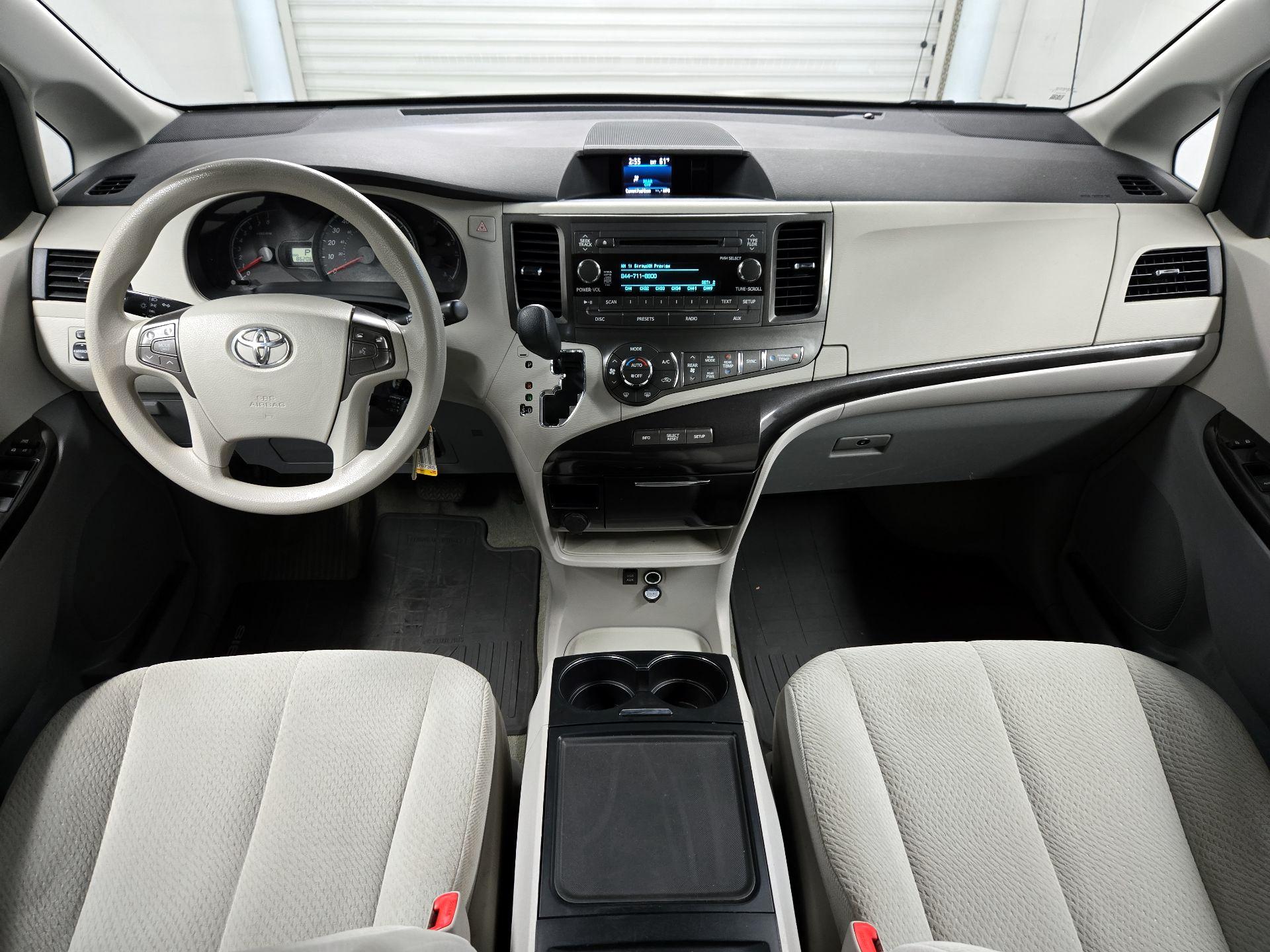 Thumbnail: 2014 Toyota Sienna - 9