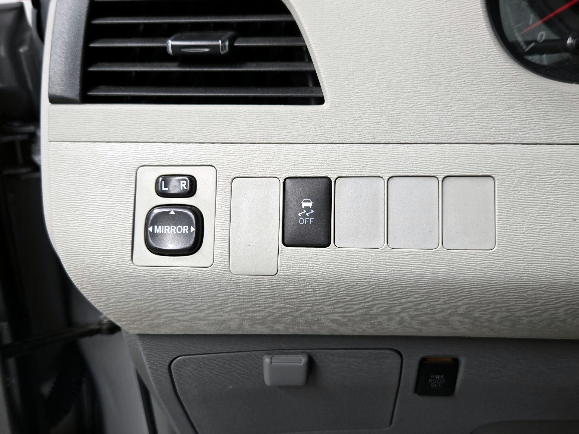 Thumbnail: 2014 Toyota Sienna - 13