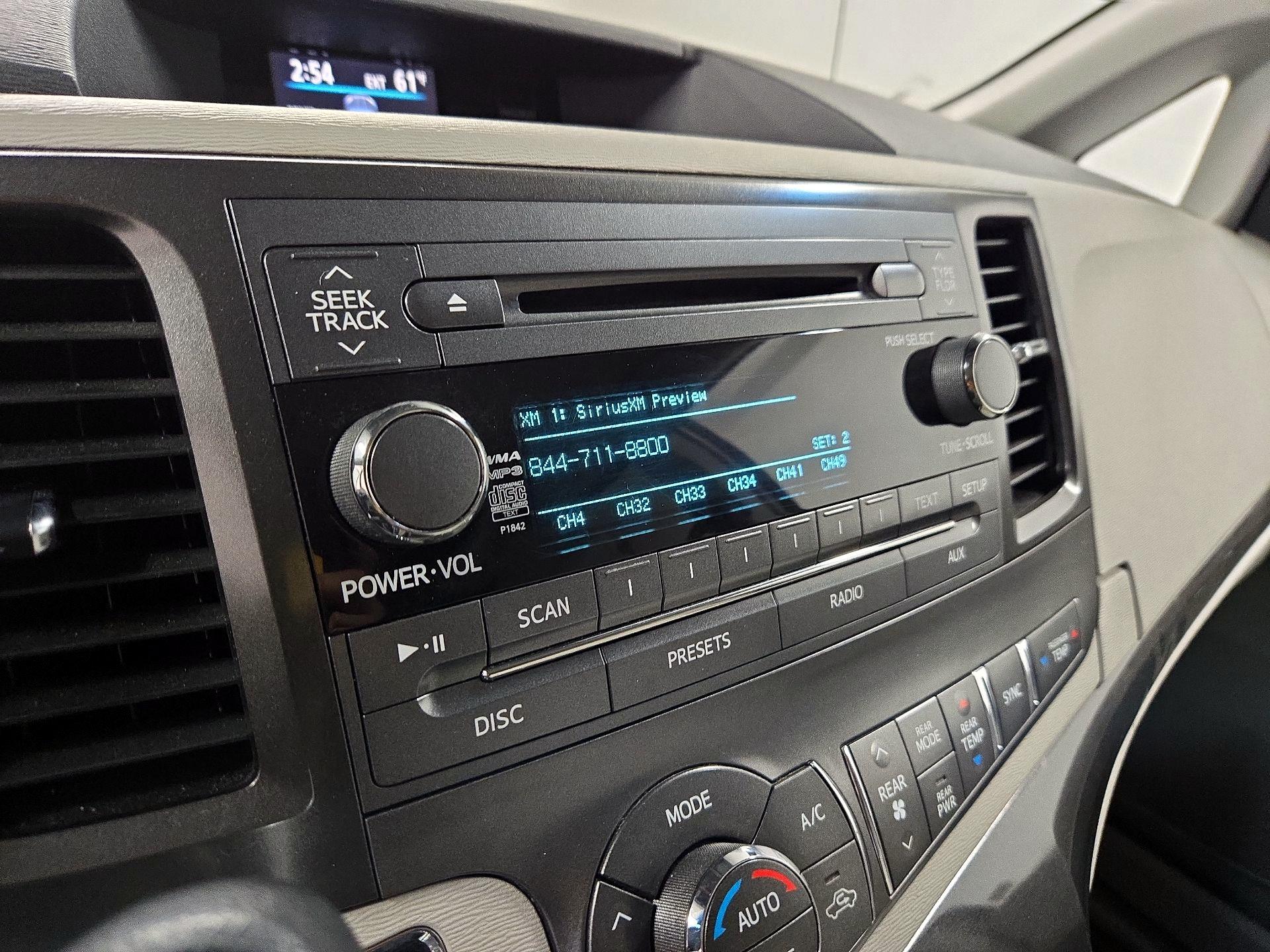 Thumbnail: 2014 Toyota Sienna - 15