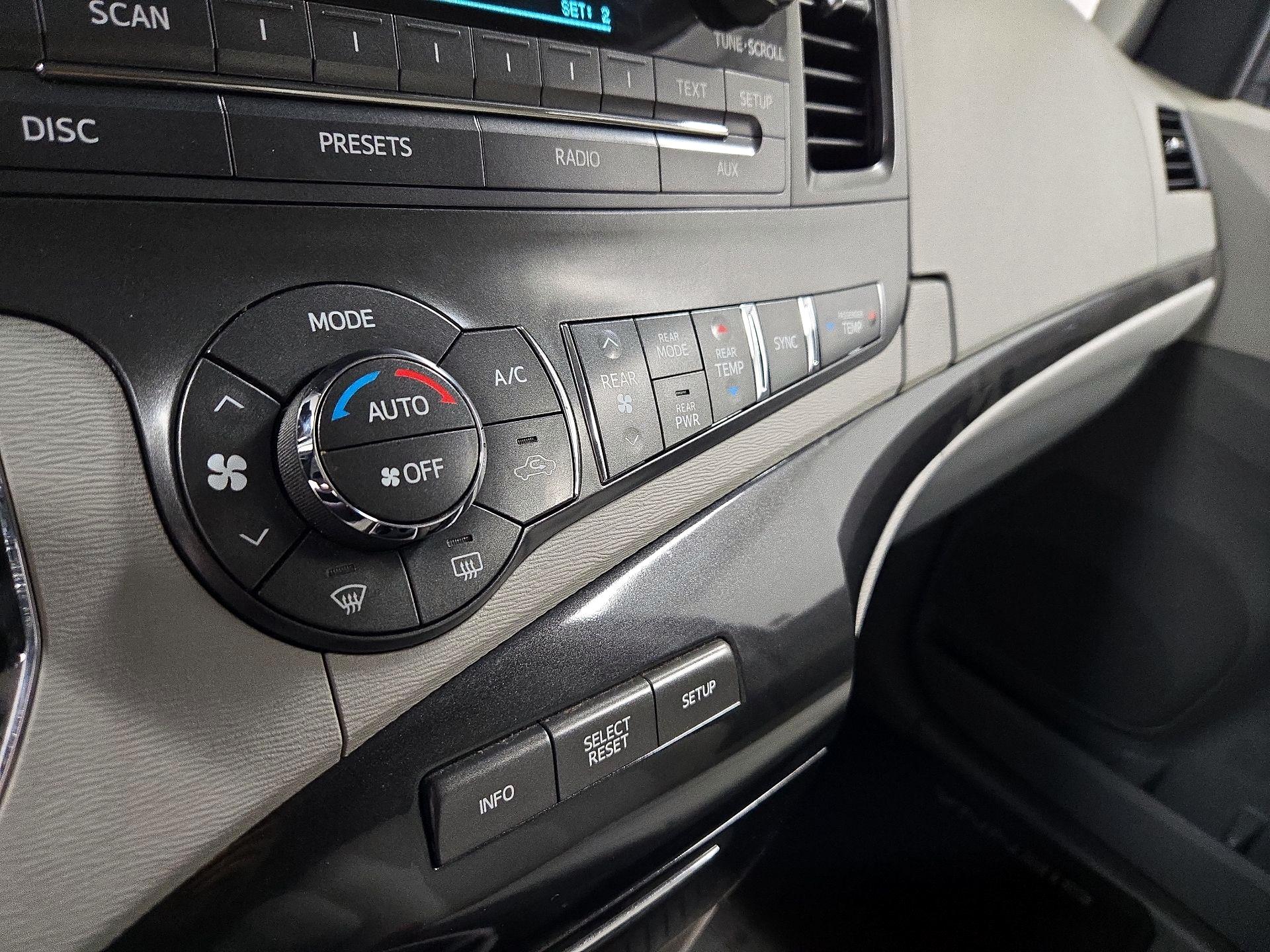 Thumbnail: 2014 Toyota Sienna - 16