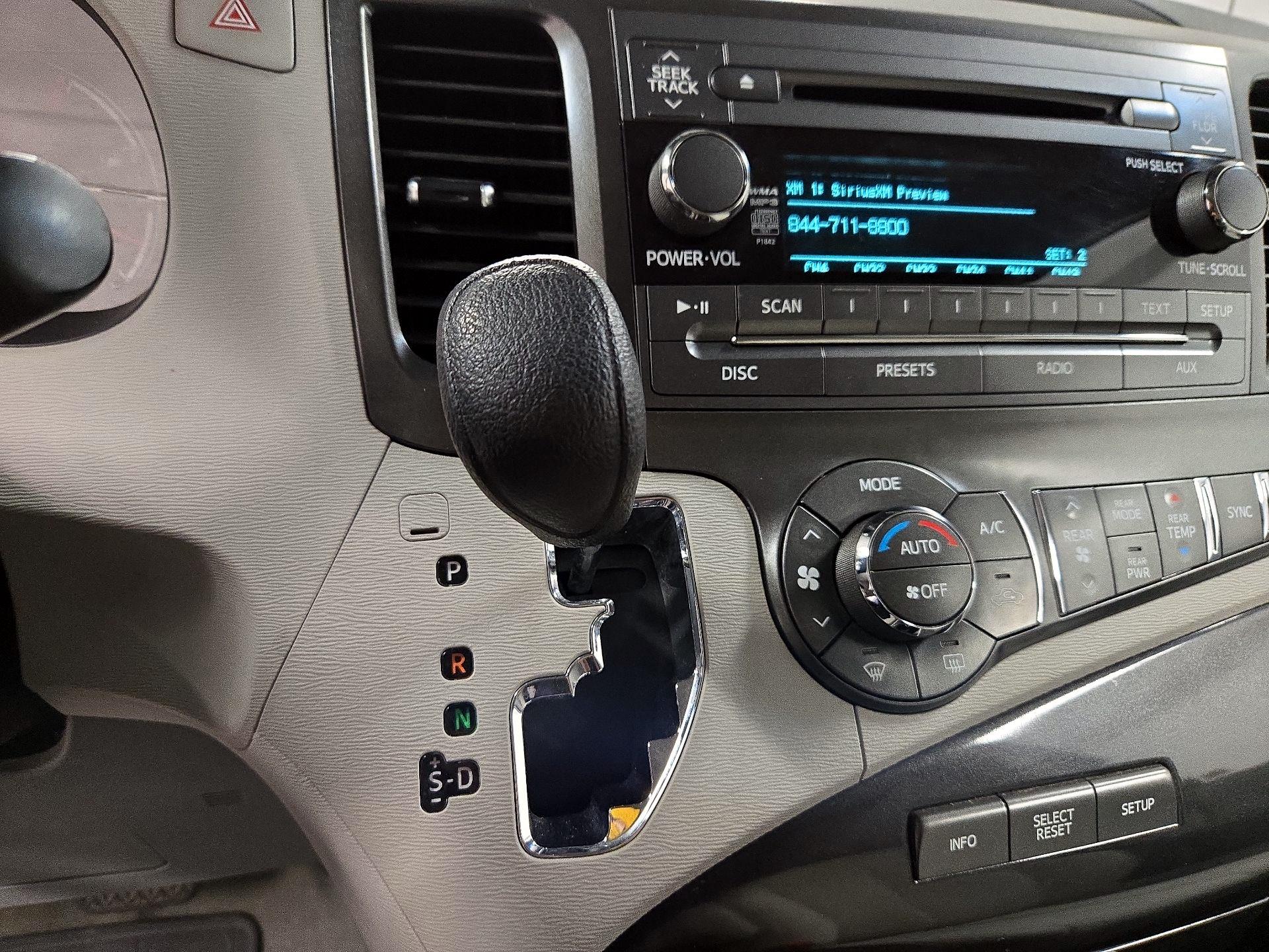 Thumbnail: 2014 Toyota Sienna - 17