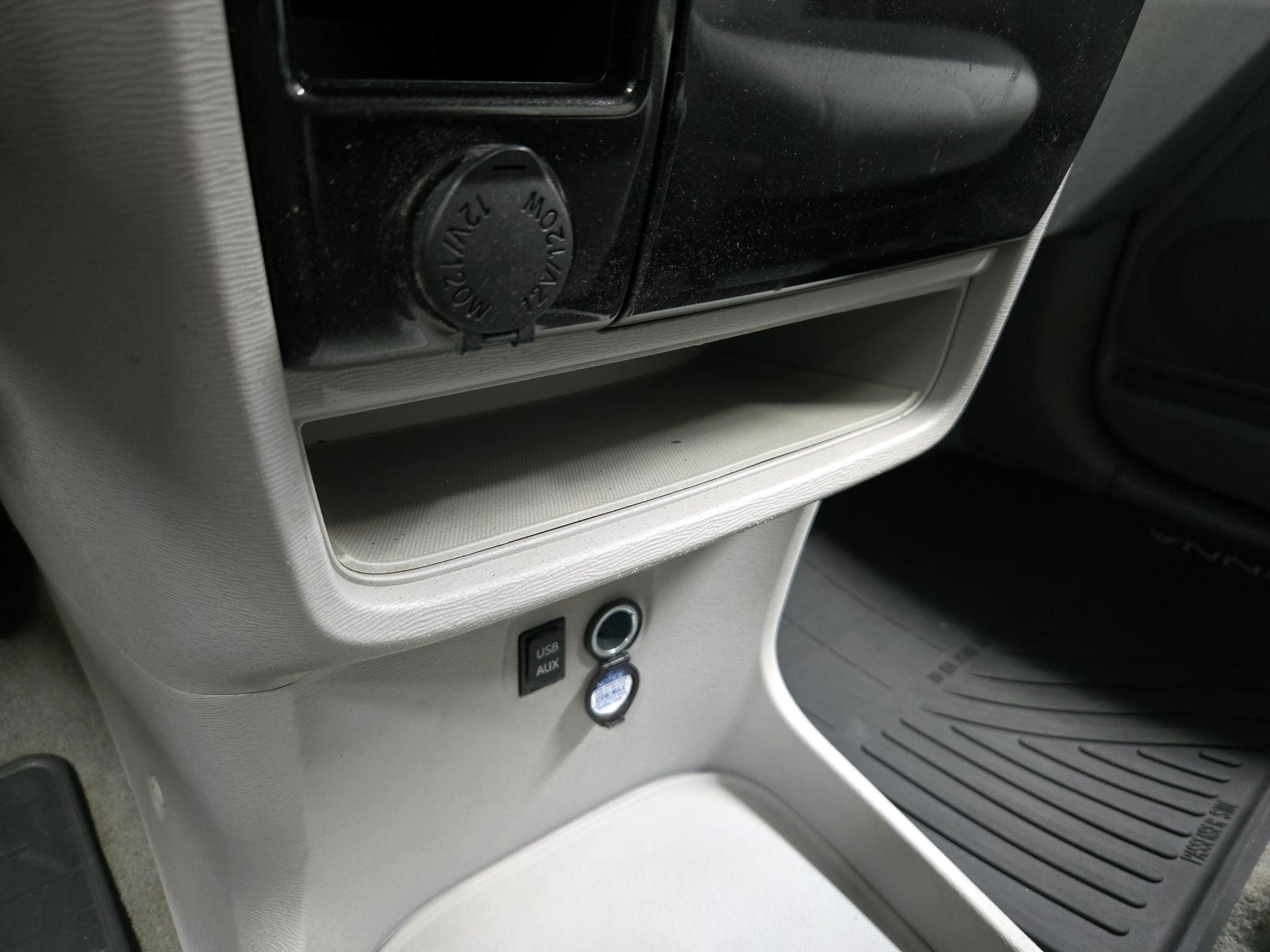 Thumbnail: 2014 Toyota Sienna - 18
