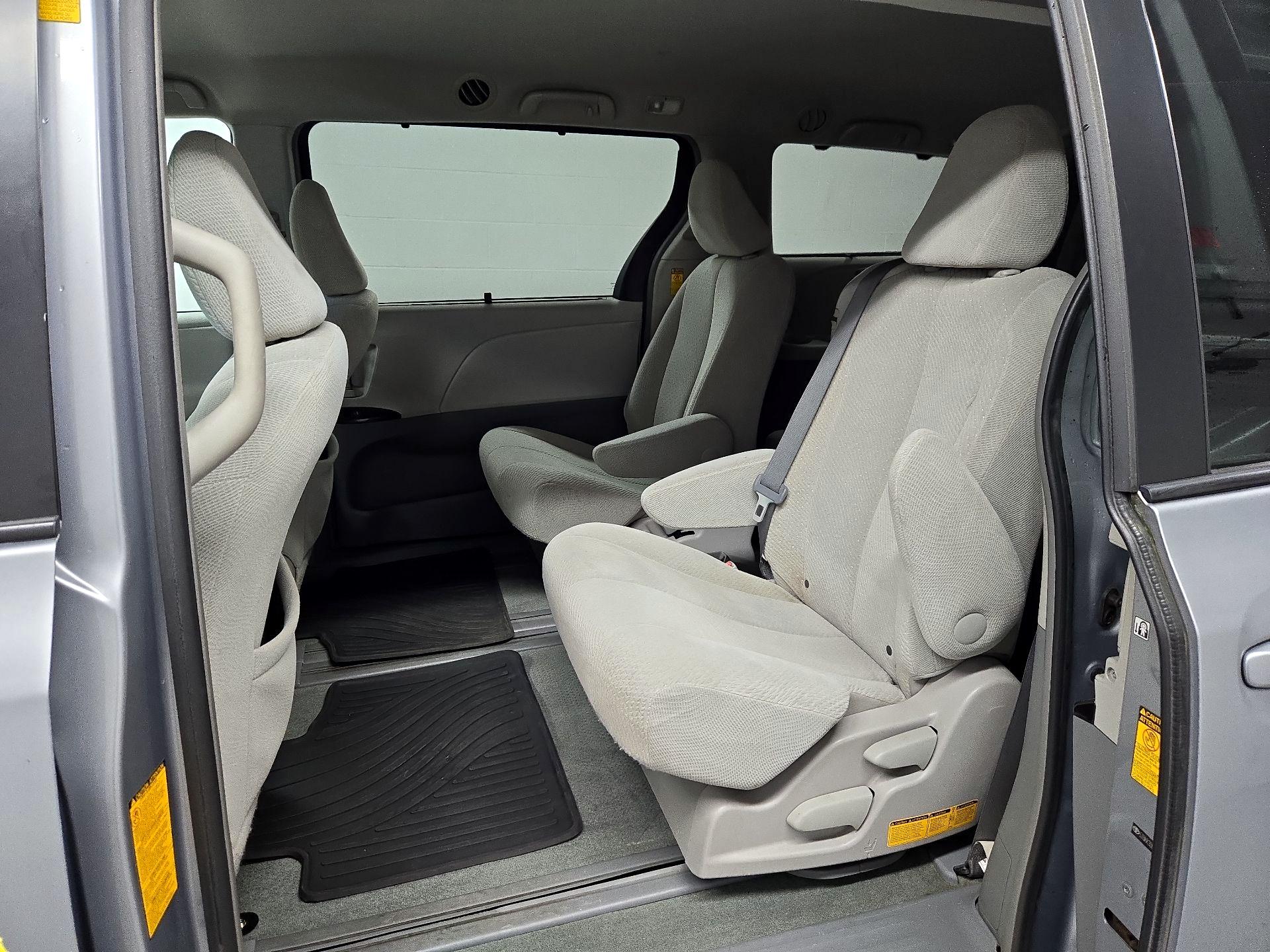 Thumbnail: 2014 Toyota Sienna - 19